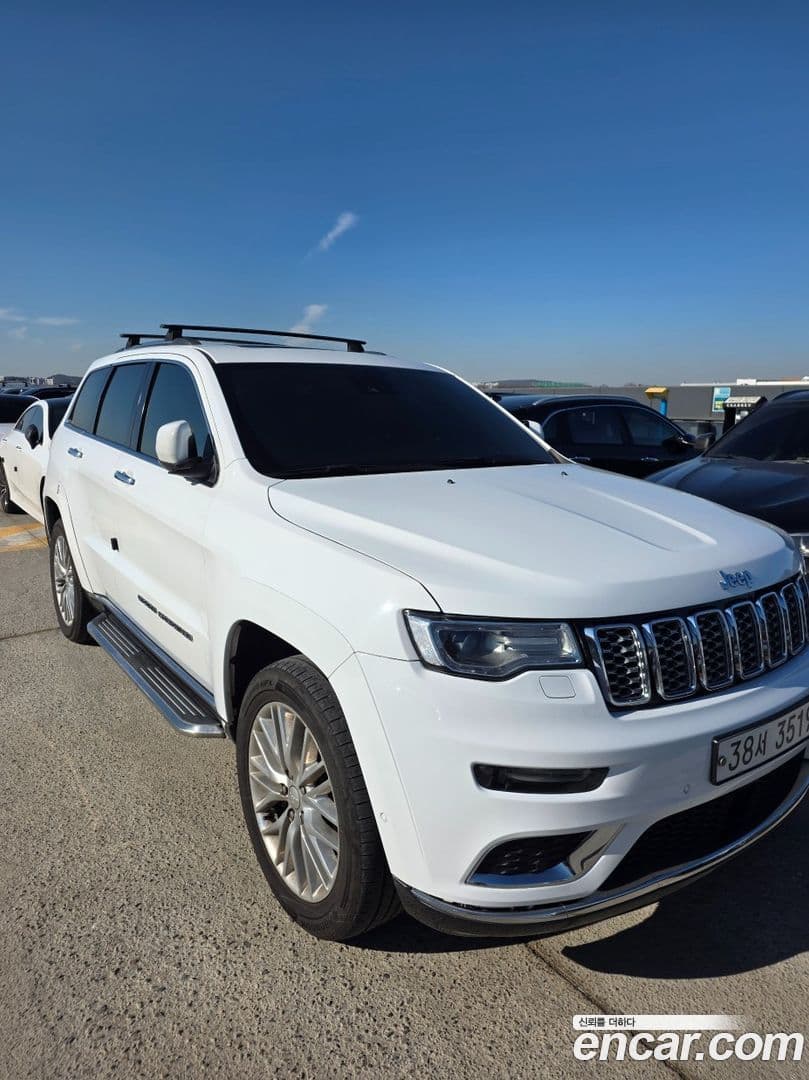 Main__Slider__Photo:Cherokee Jeep 2017.9-0