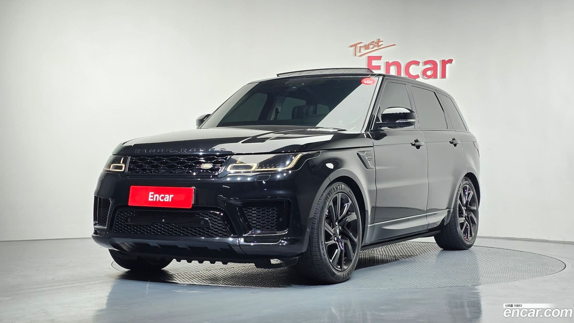 Main__Slider__Photo:Range Rover Sport Land Rover 2019.11-0