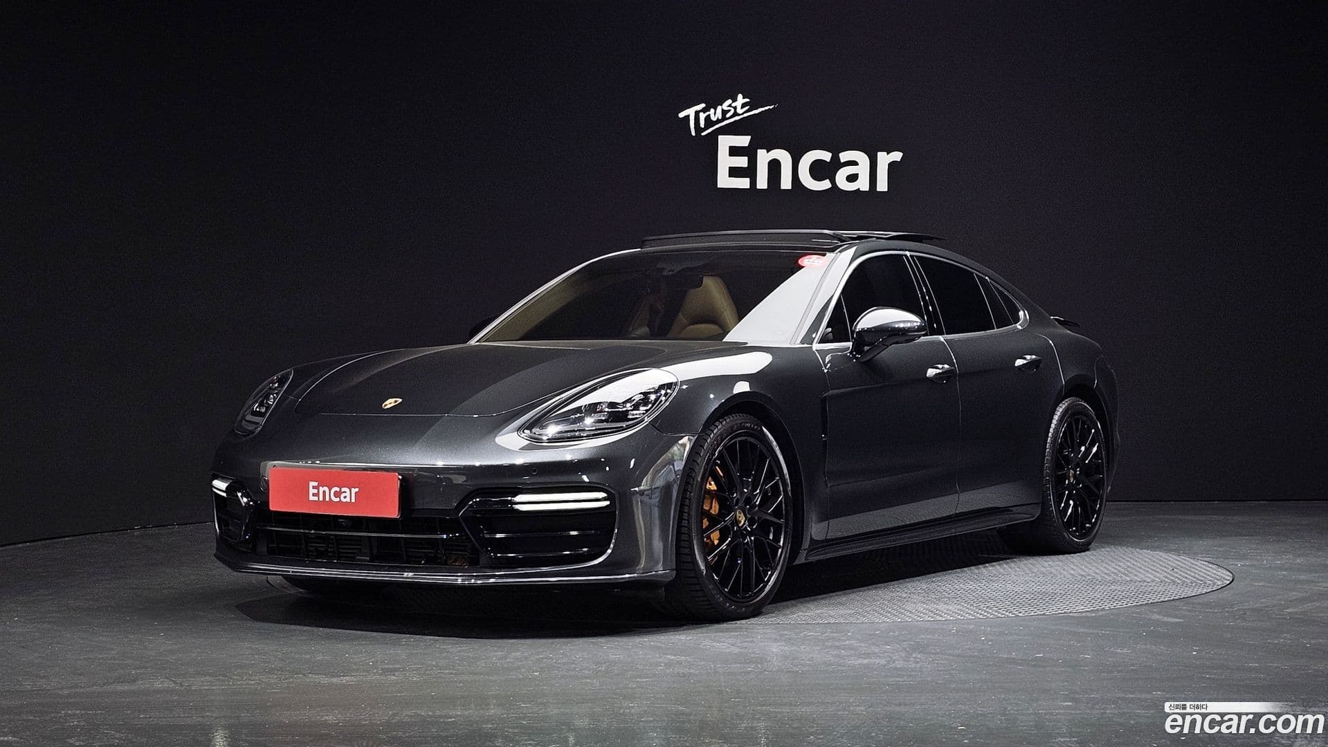 Main__Slider__Photo:Panamera Porsche 2017.11-0