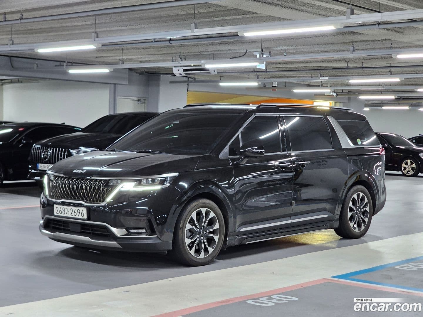Main__Slider__Photo:Canival Kia 2023.6-0