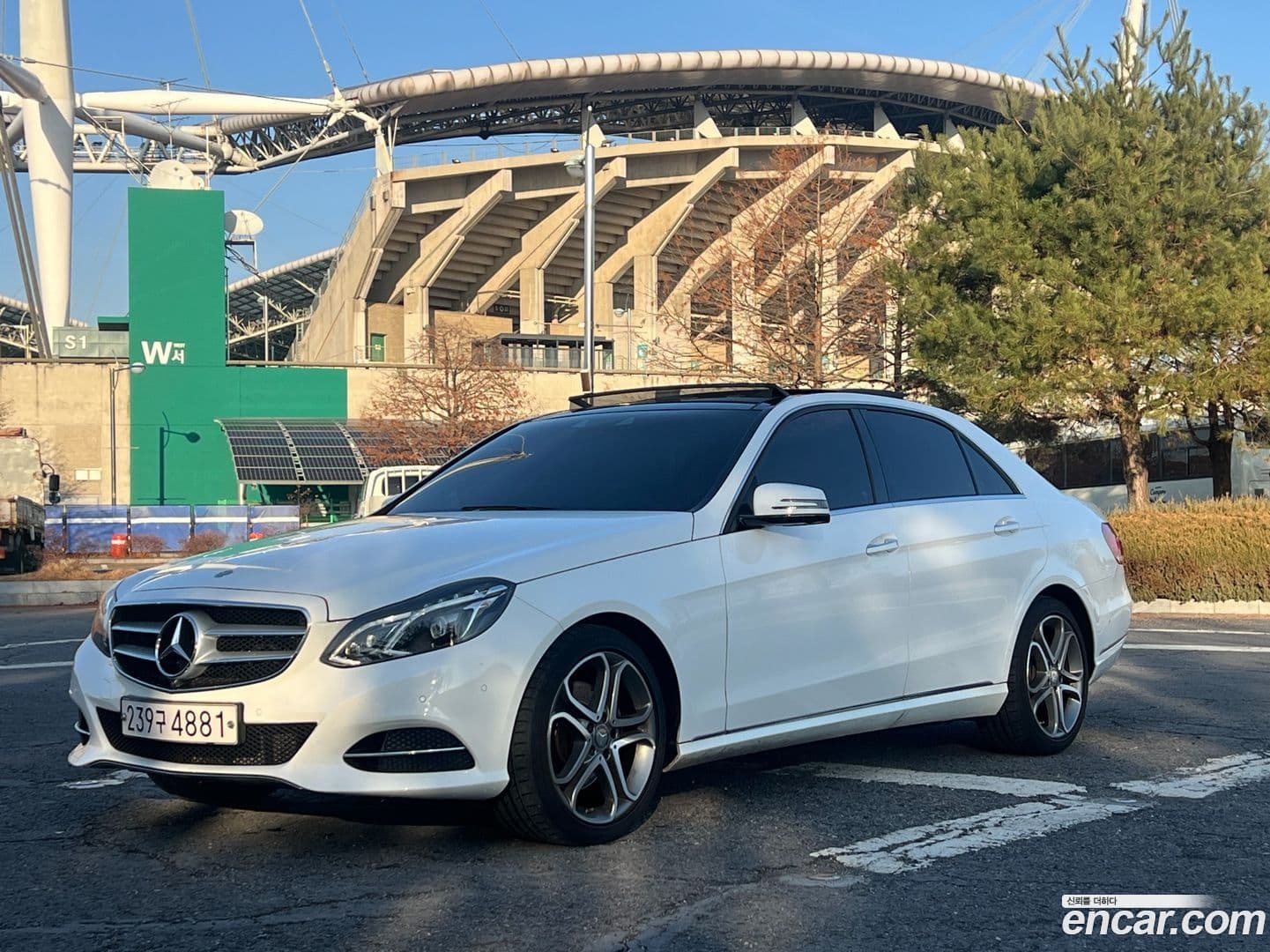 Main__Slider__Photo:E-Class Mercedes-Benz 2015.8-0