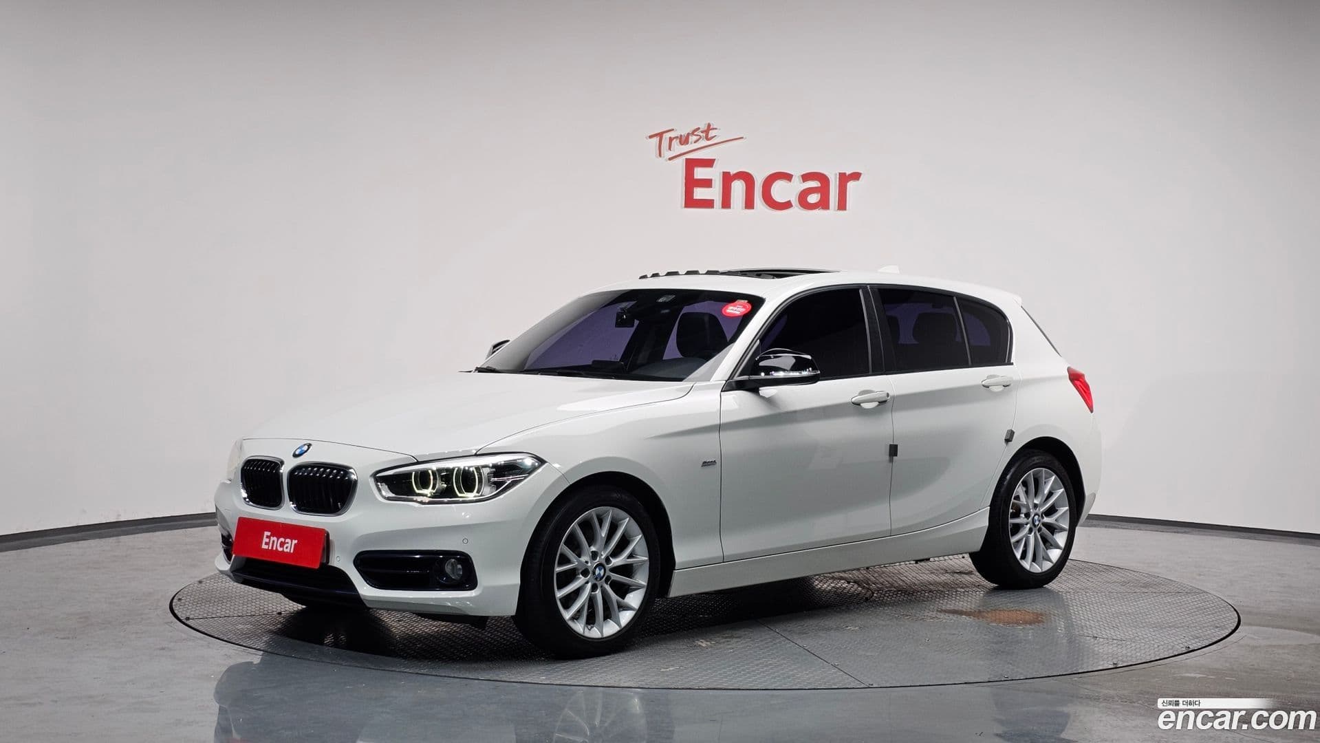 Main__Slider__Photo:1-Series BMW 2015.10-0