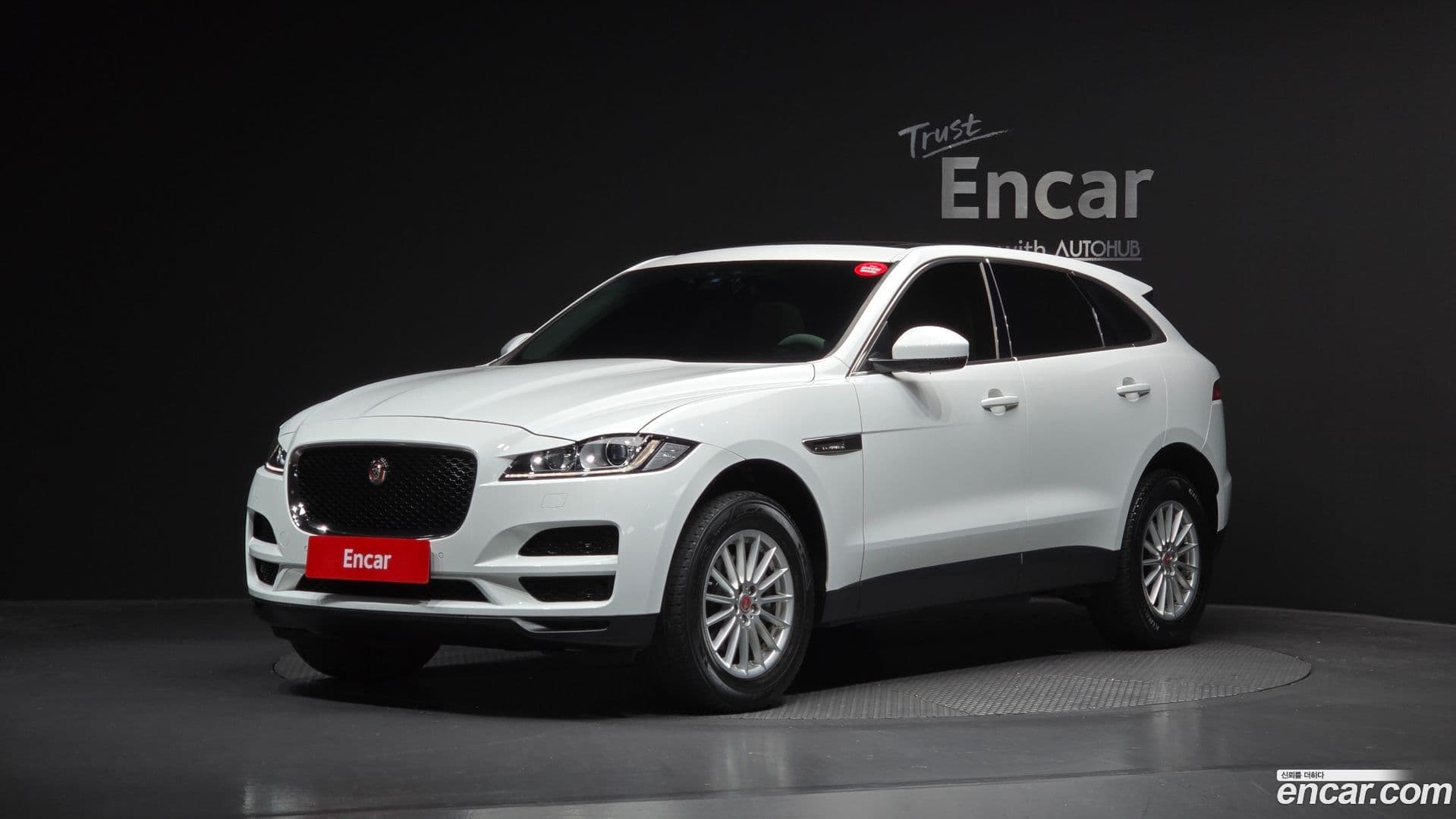 Main__Slider__Photo:F-PACE Jaguar 2017.3-0