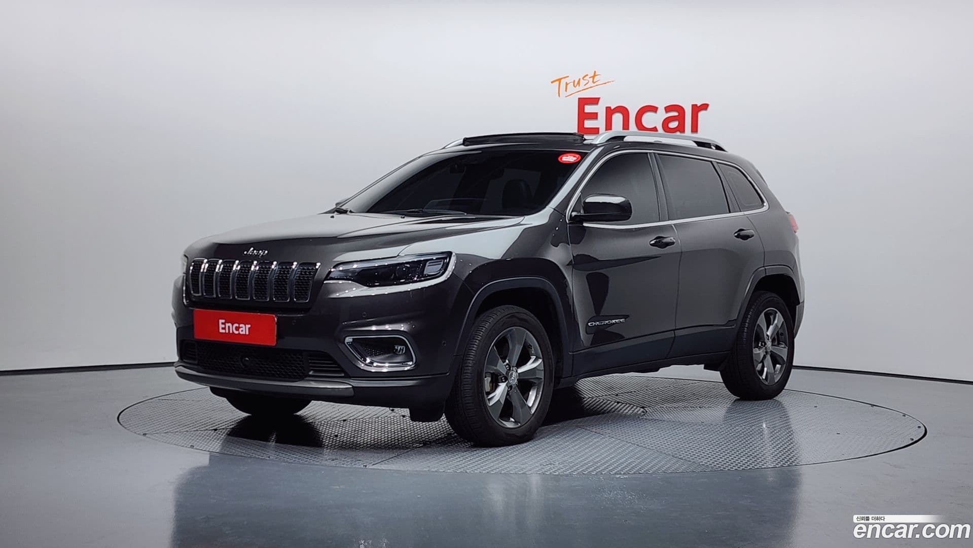 Main__Slider__Photo:Cherokee Jeep 2021.1-0