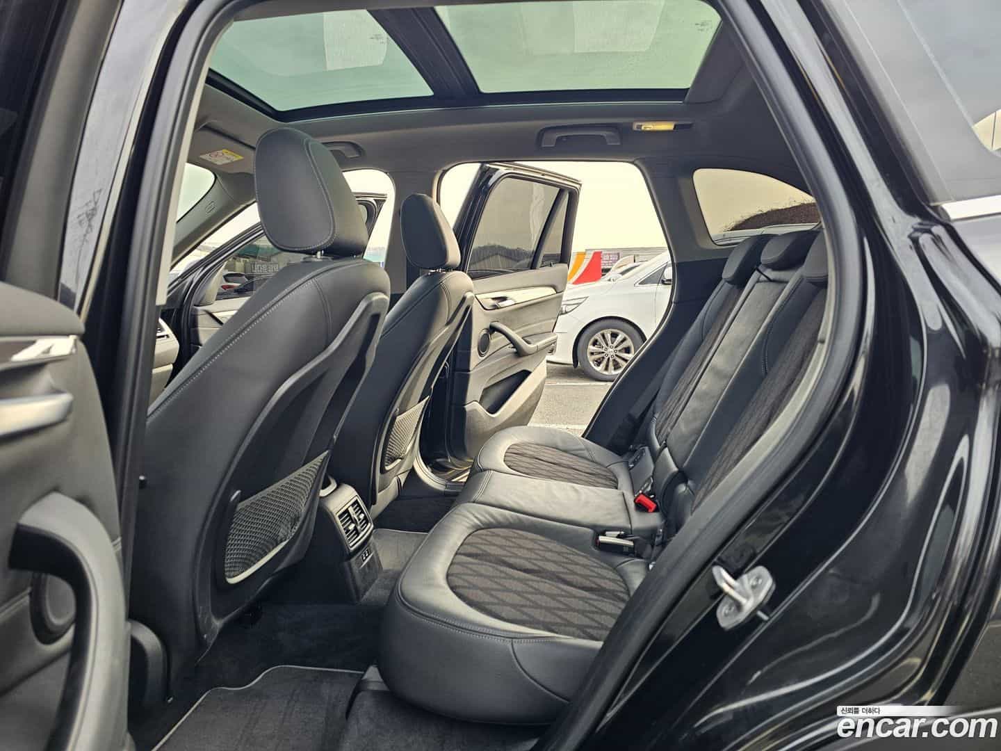 X1 BMW 2021.0-INNER-010