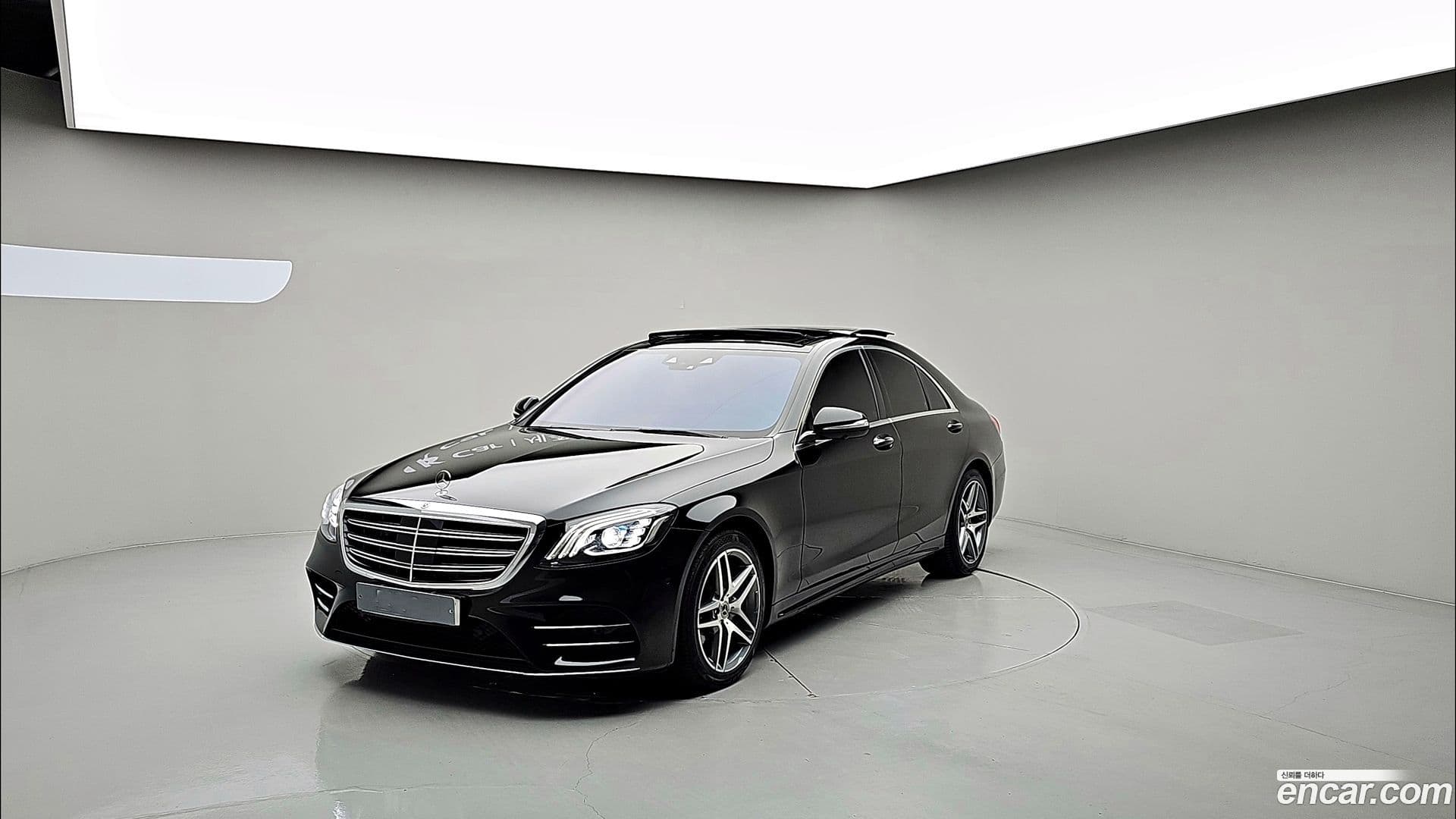Main__Slider__Photo:S-Class Mercedes-Benz 2020.8-0