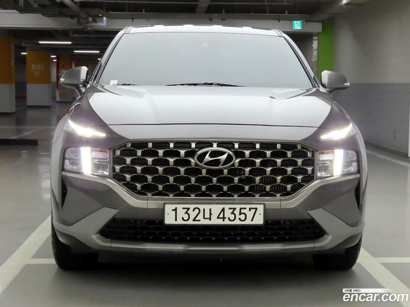 Main__Slider__Photo:Santafe Hyundai 2022.5-0