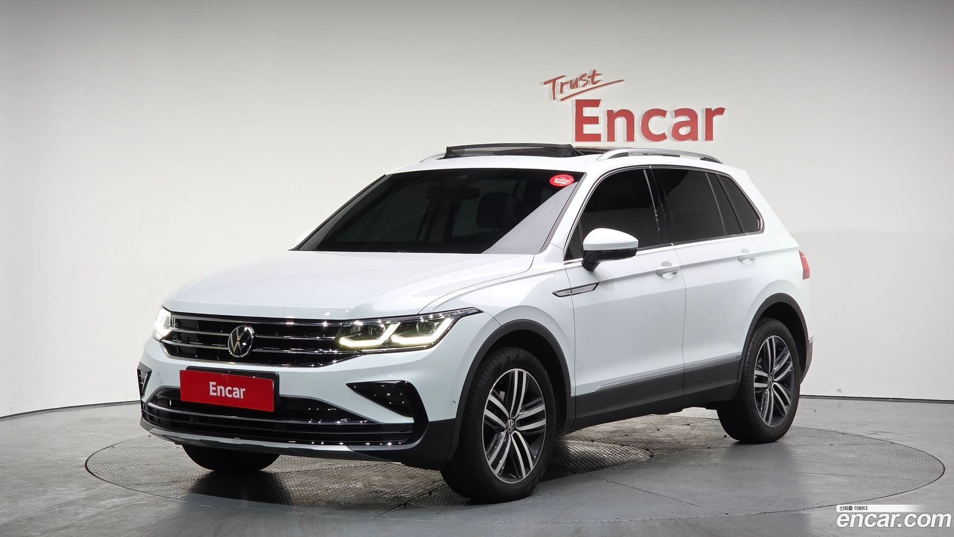 Main__Slider__Photo:Tiguan Volkswagen 2021.8-0