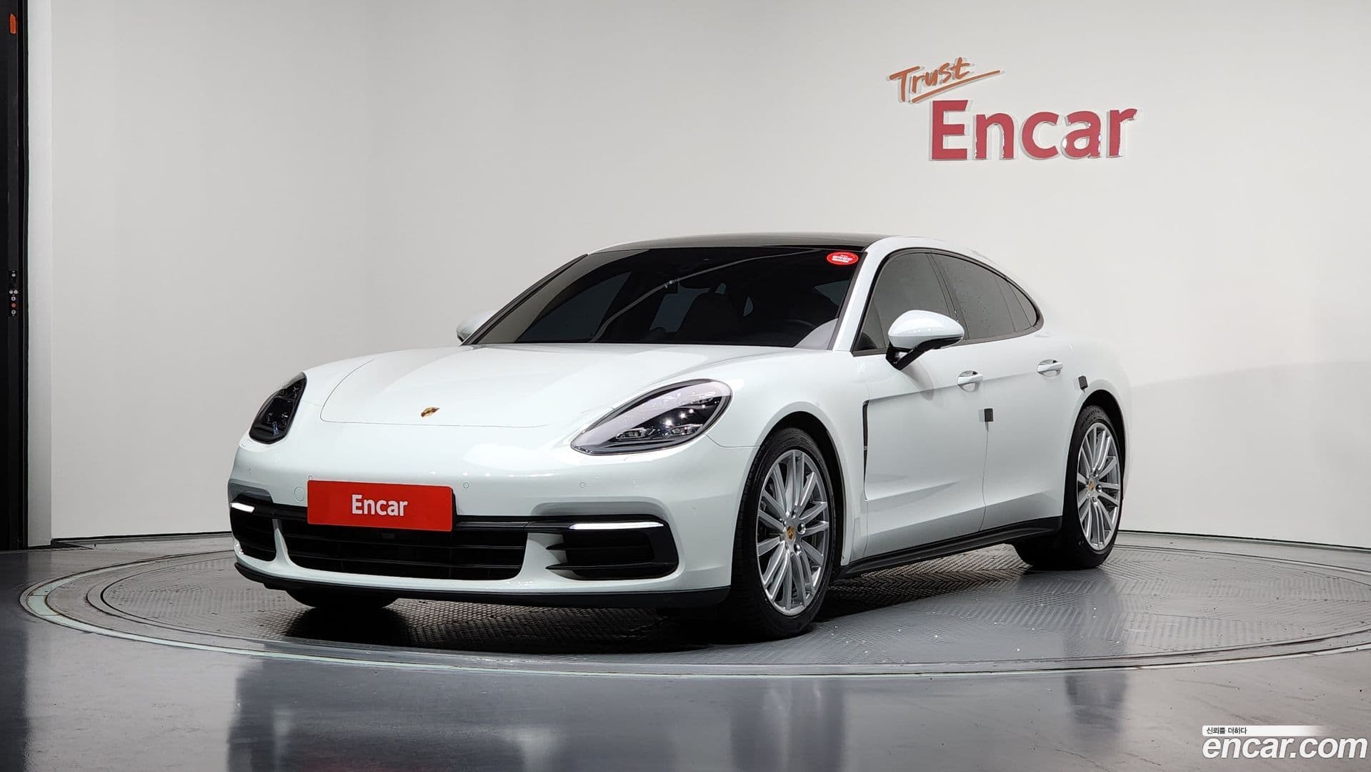 Main__Slider__Photo:Panamera Porsche 2018.0-0
