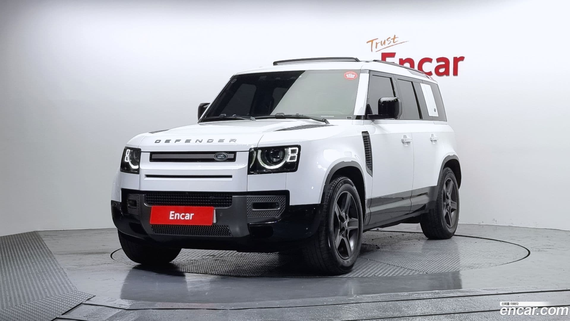 Main__Slider__Photo:Defender Land Rover 2021.8-0