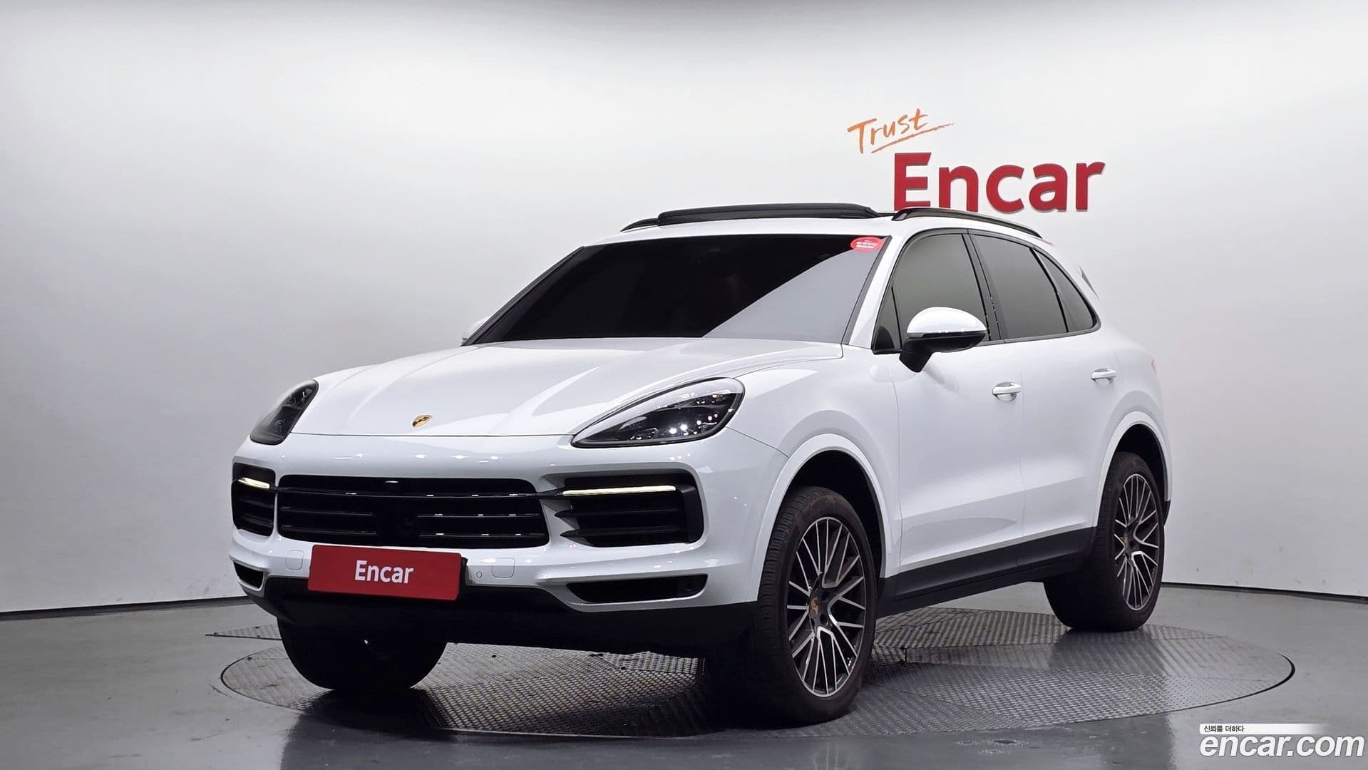 Main__Slider__Photo:Cayenne Porsche 2019.6-0