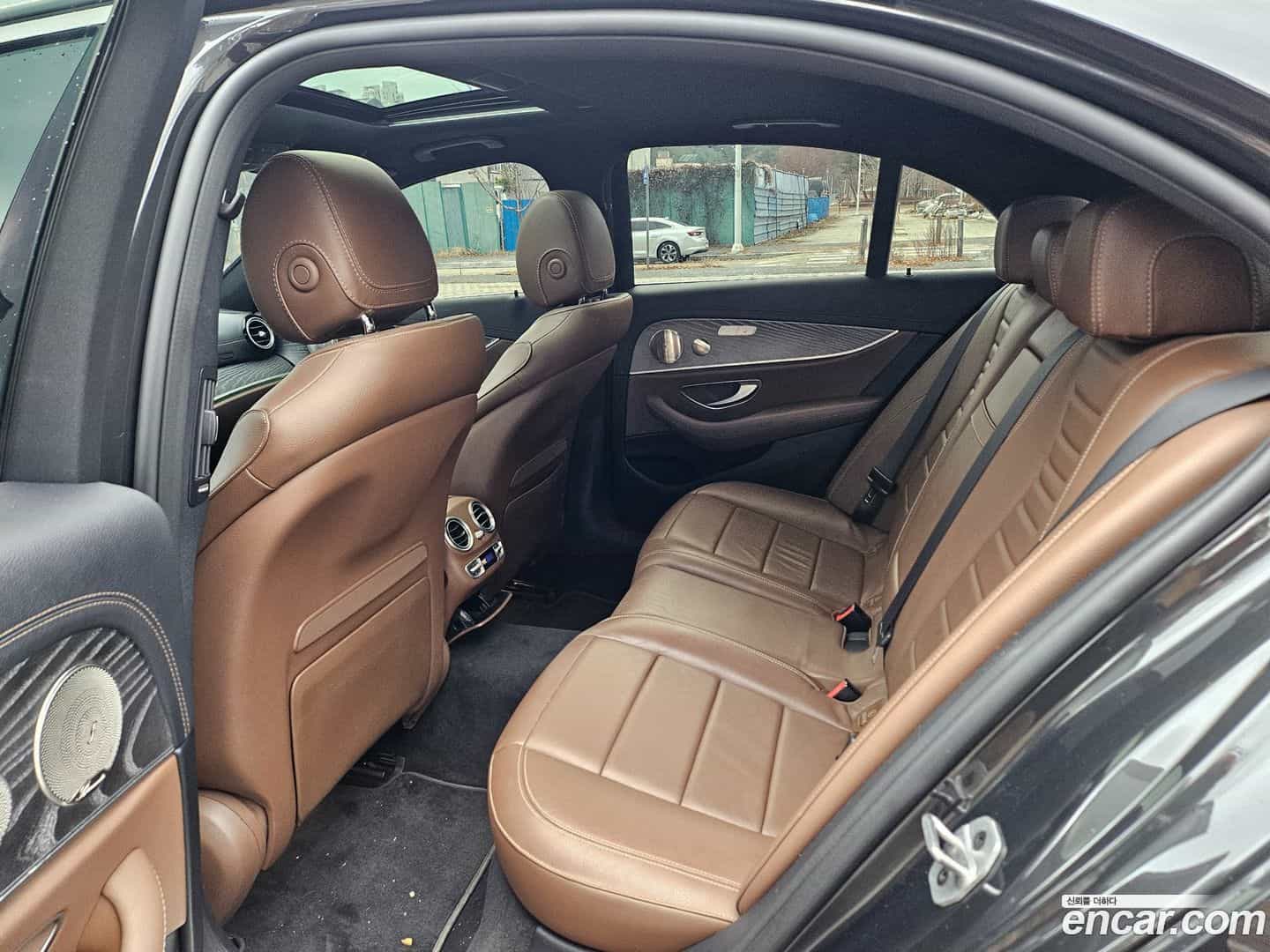 E-Class Mercedes-Benz 2022.4-INNER-009