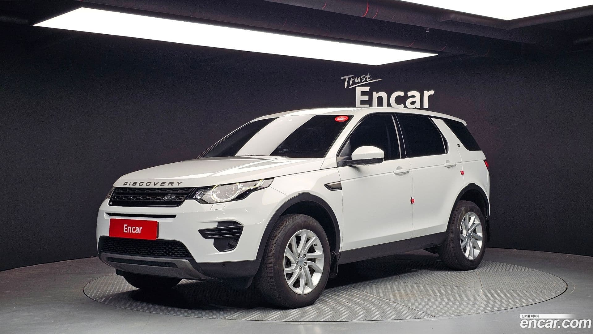 Main__Slider__Photo:Discovery Sport Land Rover 2019.10-0