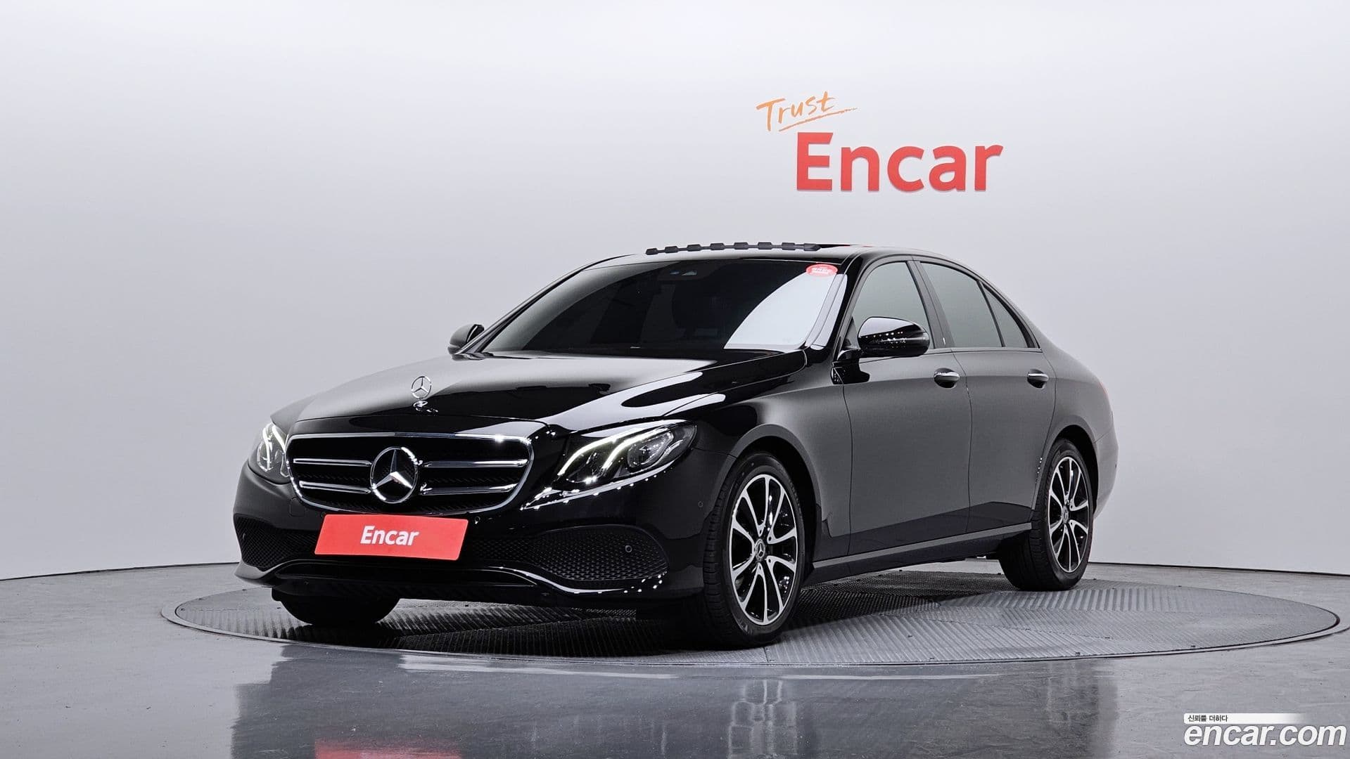 Main__Slider__Photo:E-Class Mercedes-Benz 2020.7-0