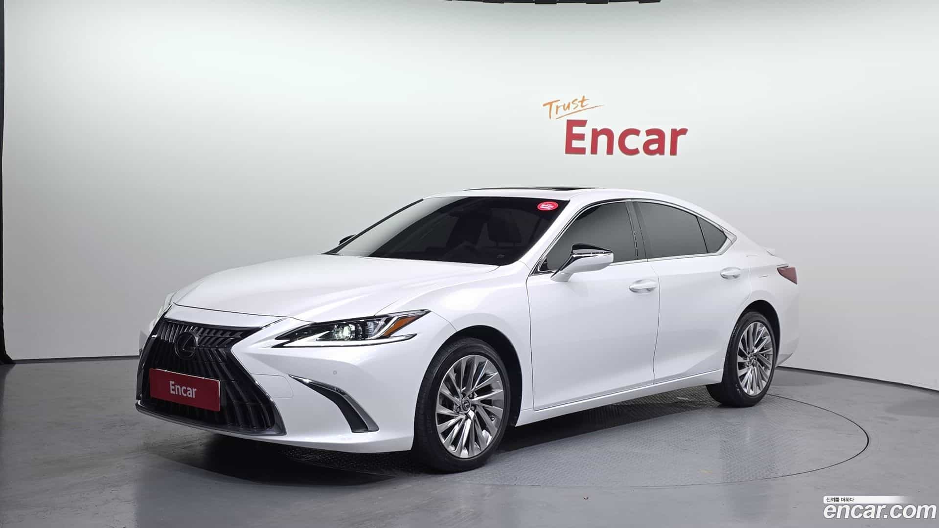 ES Lexus 2022.8-OUTER-001