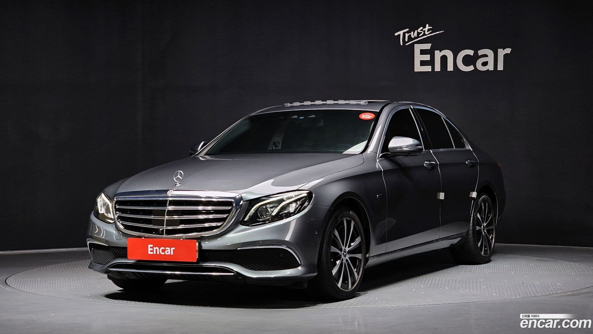 Main__Slider__Photo:E-Class Mercedes-Benz 2020.4-0