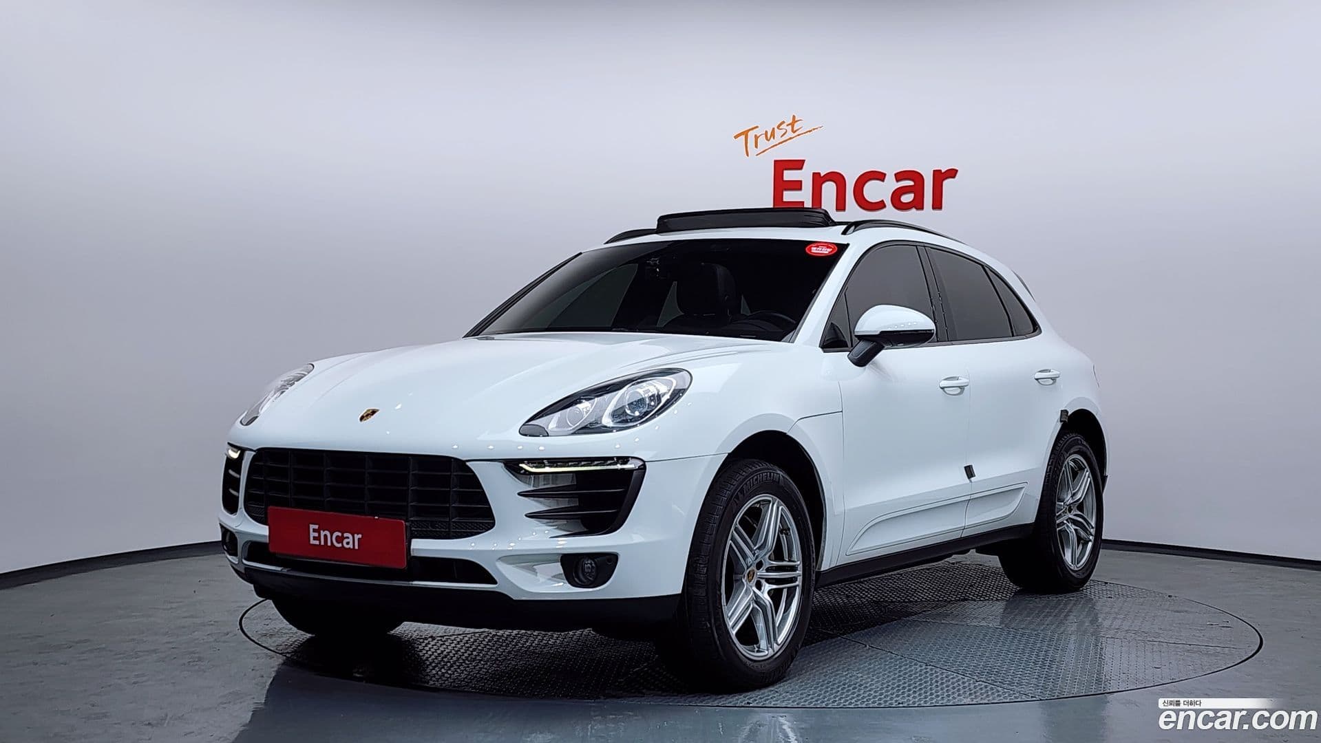 Main__Slider__Photo:Macan Porsche 2015.1-0