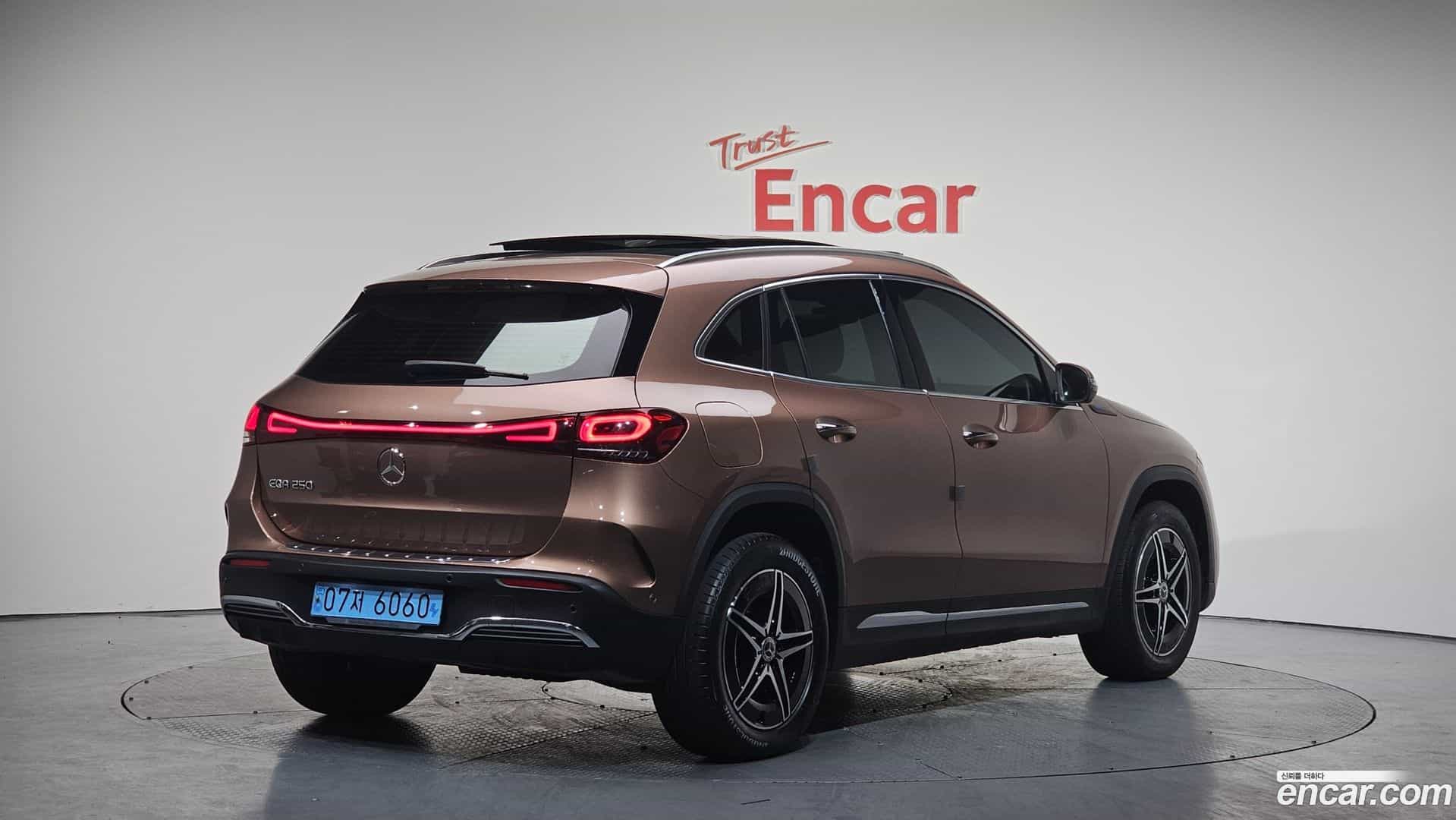 EQA Mercedes-Benz 2022.8-OUTER-002