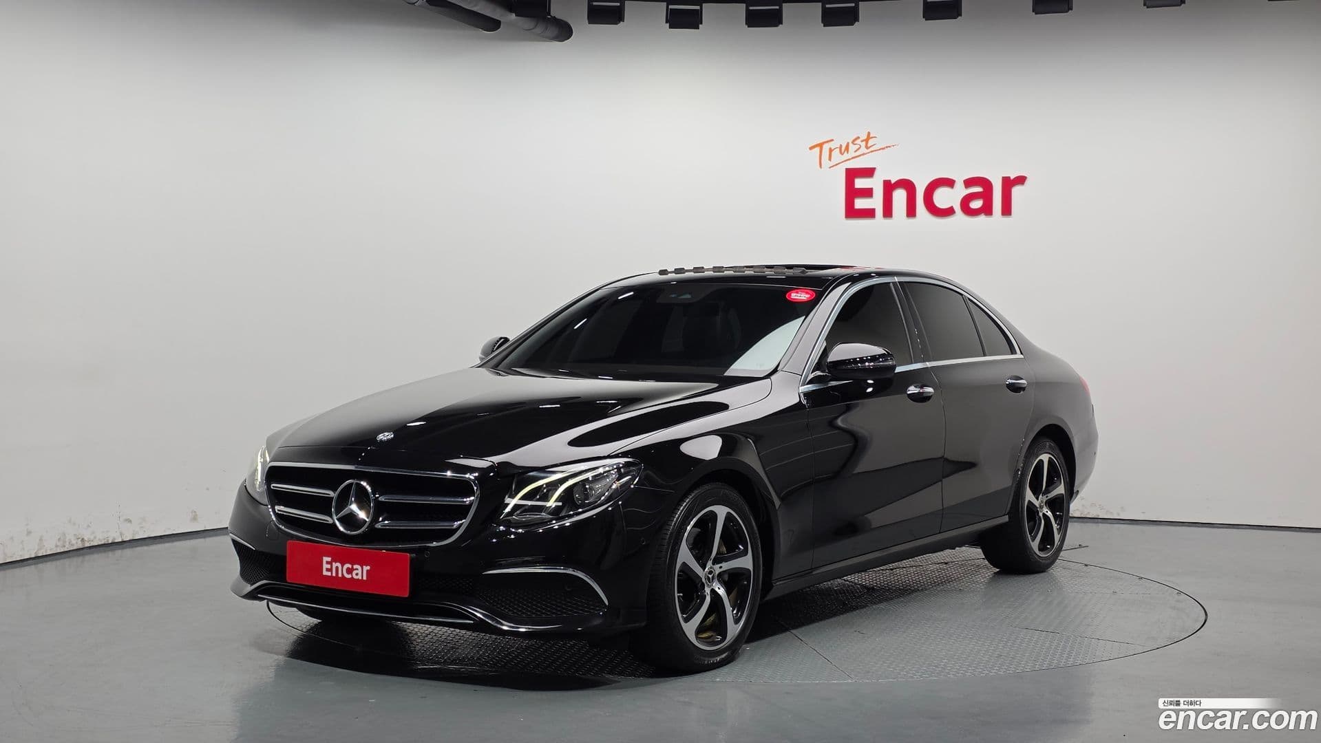 Main__Slider__Photo:E-Class Mercedes-Benz 2020.3-0
