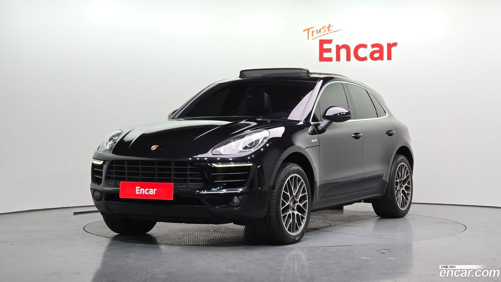 Main__Slider__Photo:Macan Porsche 2015.2-0