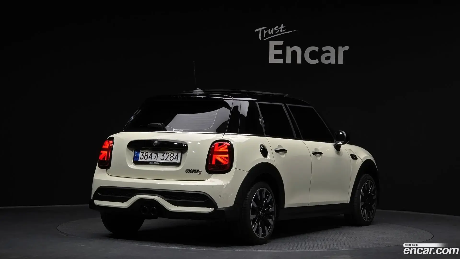 Main__Slider__Photo:Cooper Mini 2022.0-1