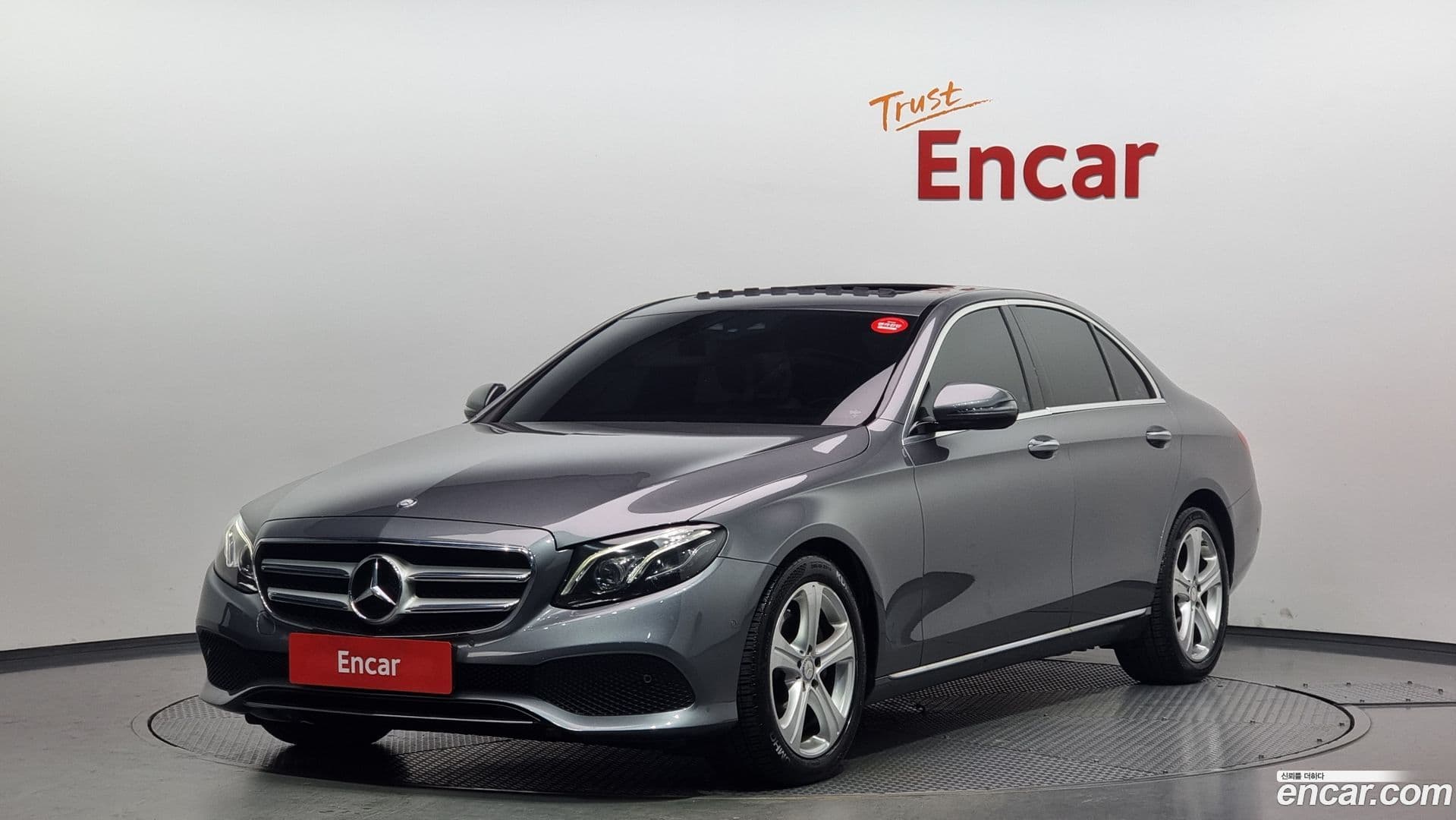 Main__Slider__Photo:E-Class Mercedes-Benz 2017.3-0