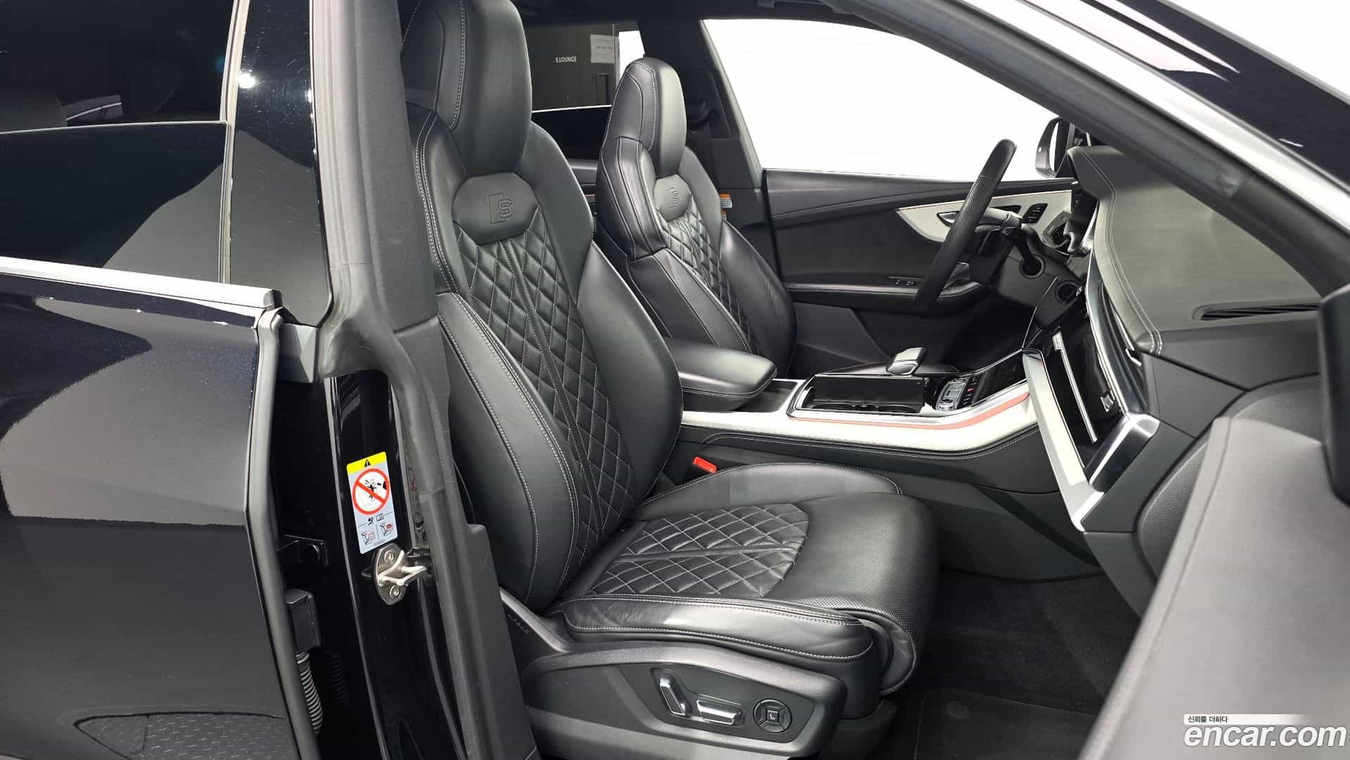 Q8 Audi 2021.1-INNER-010