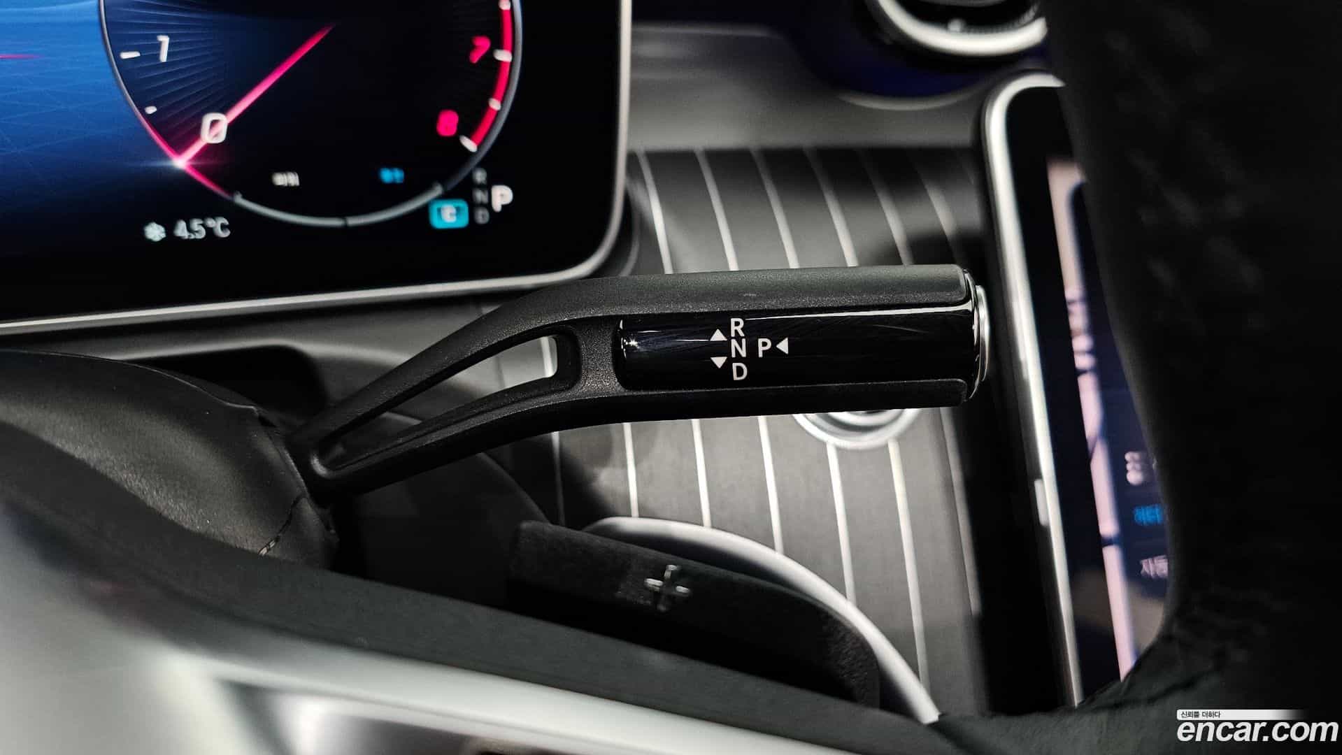 C-Class Mercedes-Benz 2024.1-INNER-009