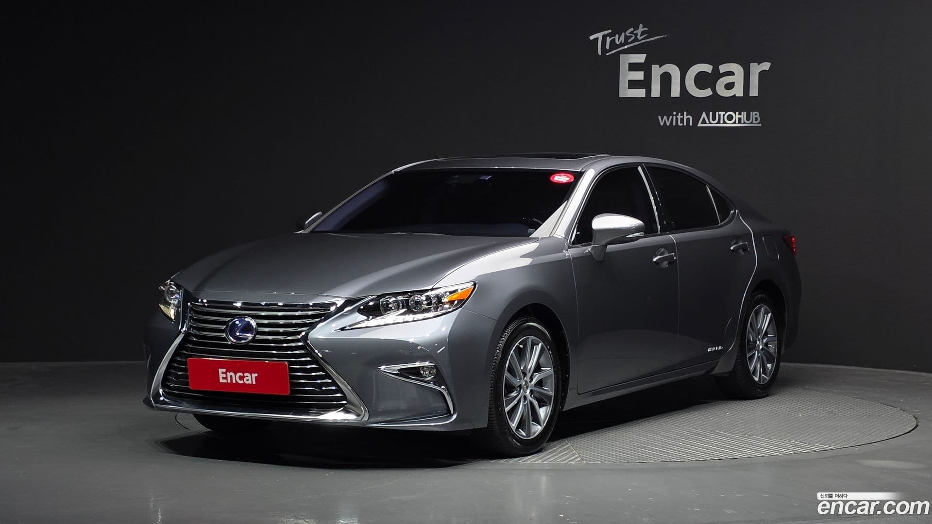 Main__Slider__Photo:ES Lexus 2017.0-0