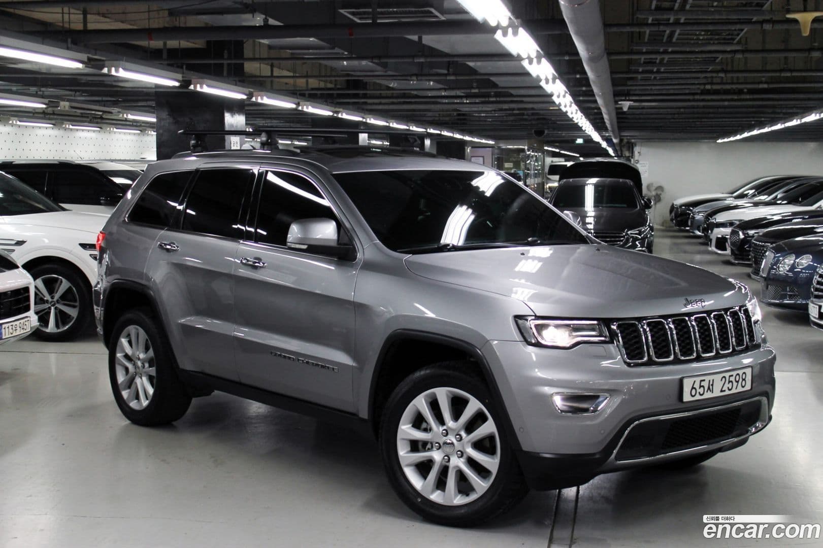 Main__Slider__Photo:Cherokee Jeep 2017.6-0