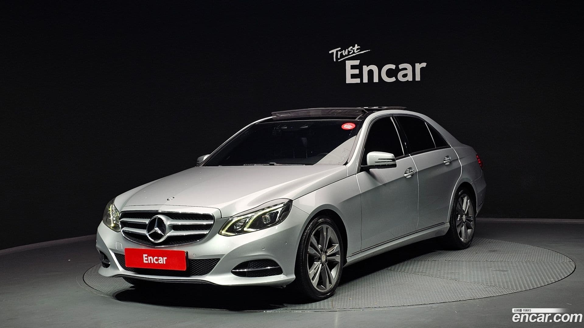 Main__Slider__Photo:E-Class Mercedes-Benz 2014.7-0