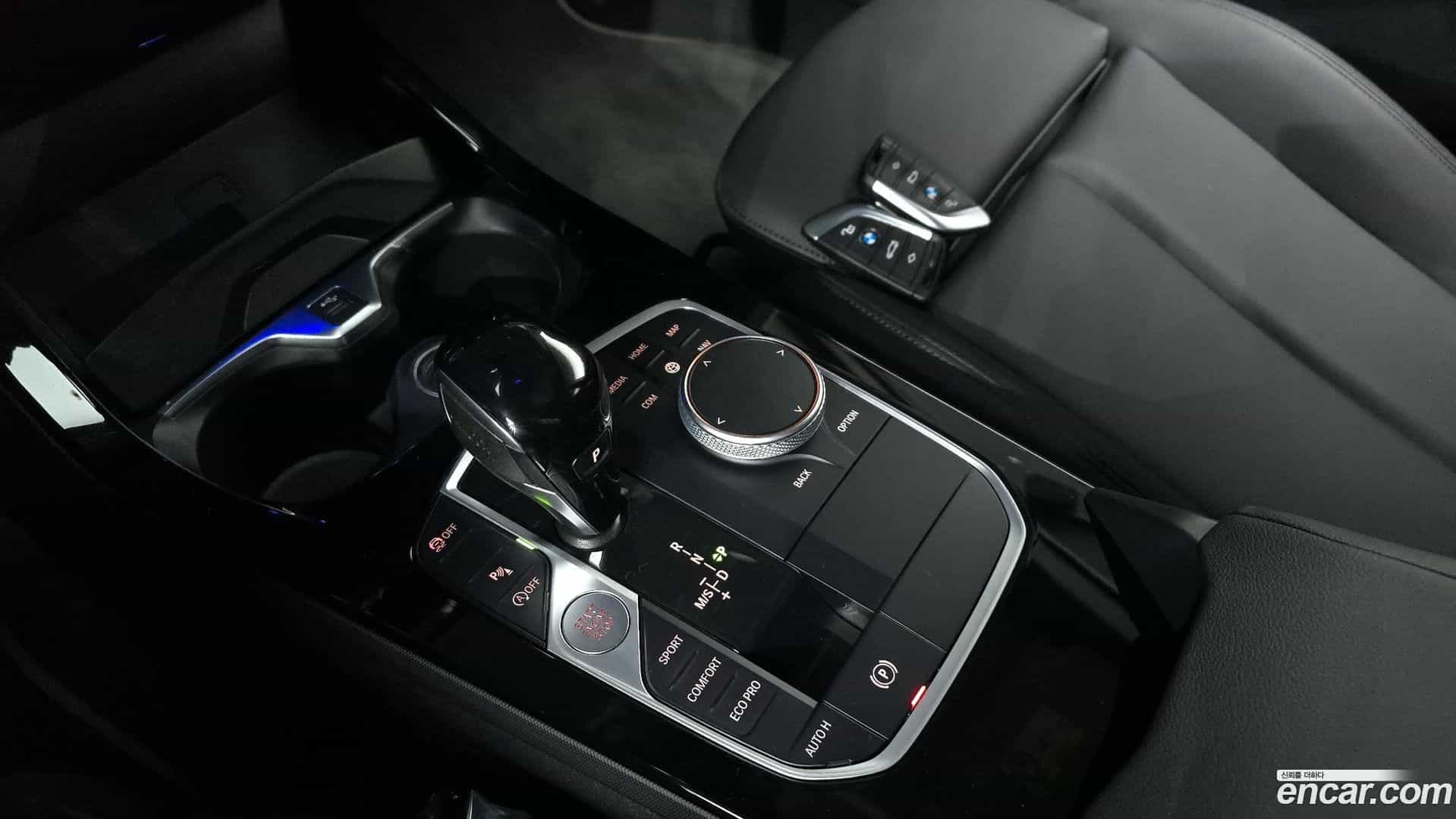 2-Series BMW 2022.11-INNER-009