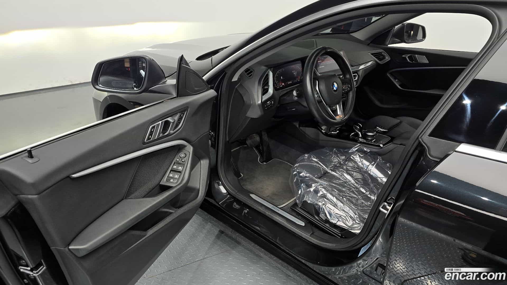 2-Series BMW 2022.11-INNER-010