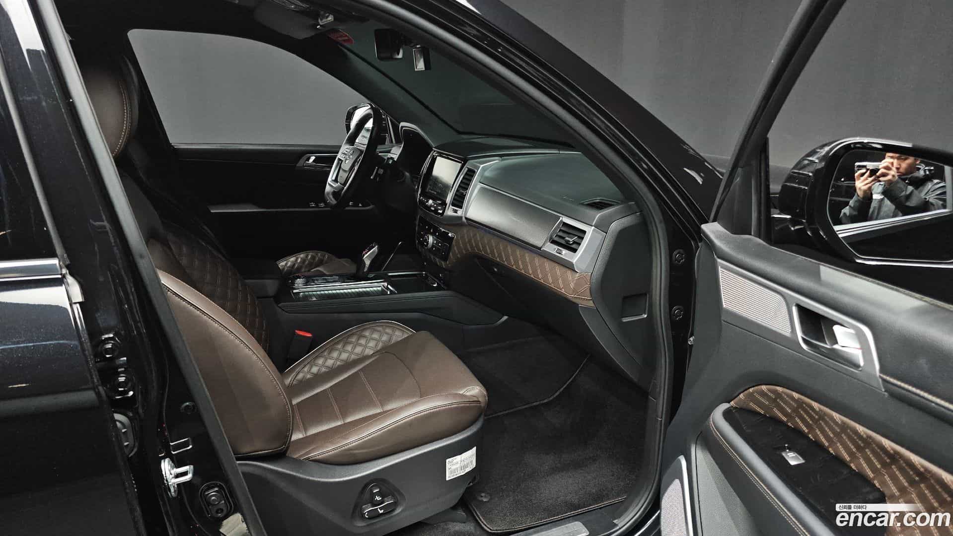 Rexton KG Mobility 2021.11-INNER-010