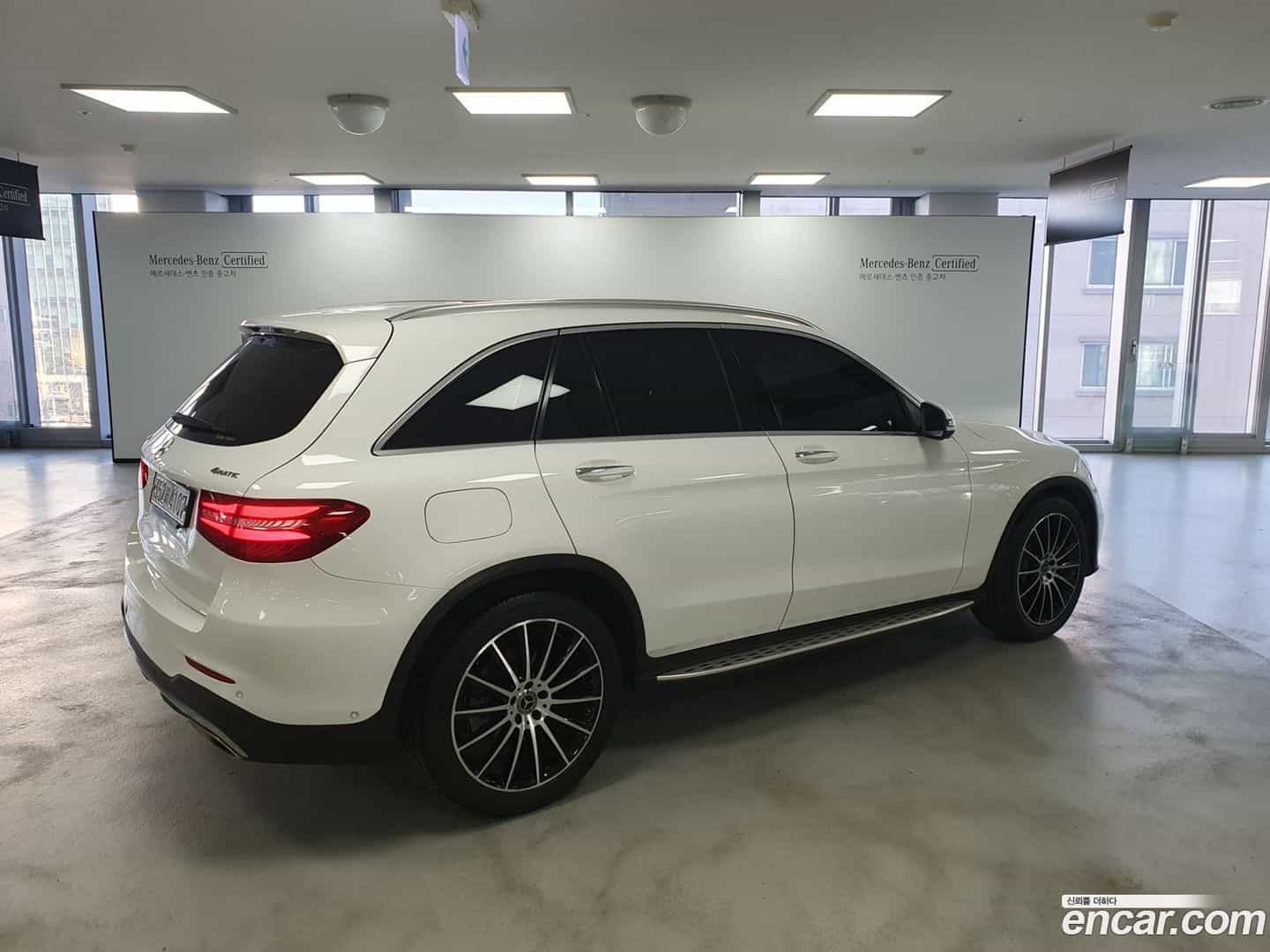 GLC-Class Mercedes-Benz 2019.10-OUTER-002