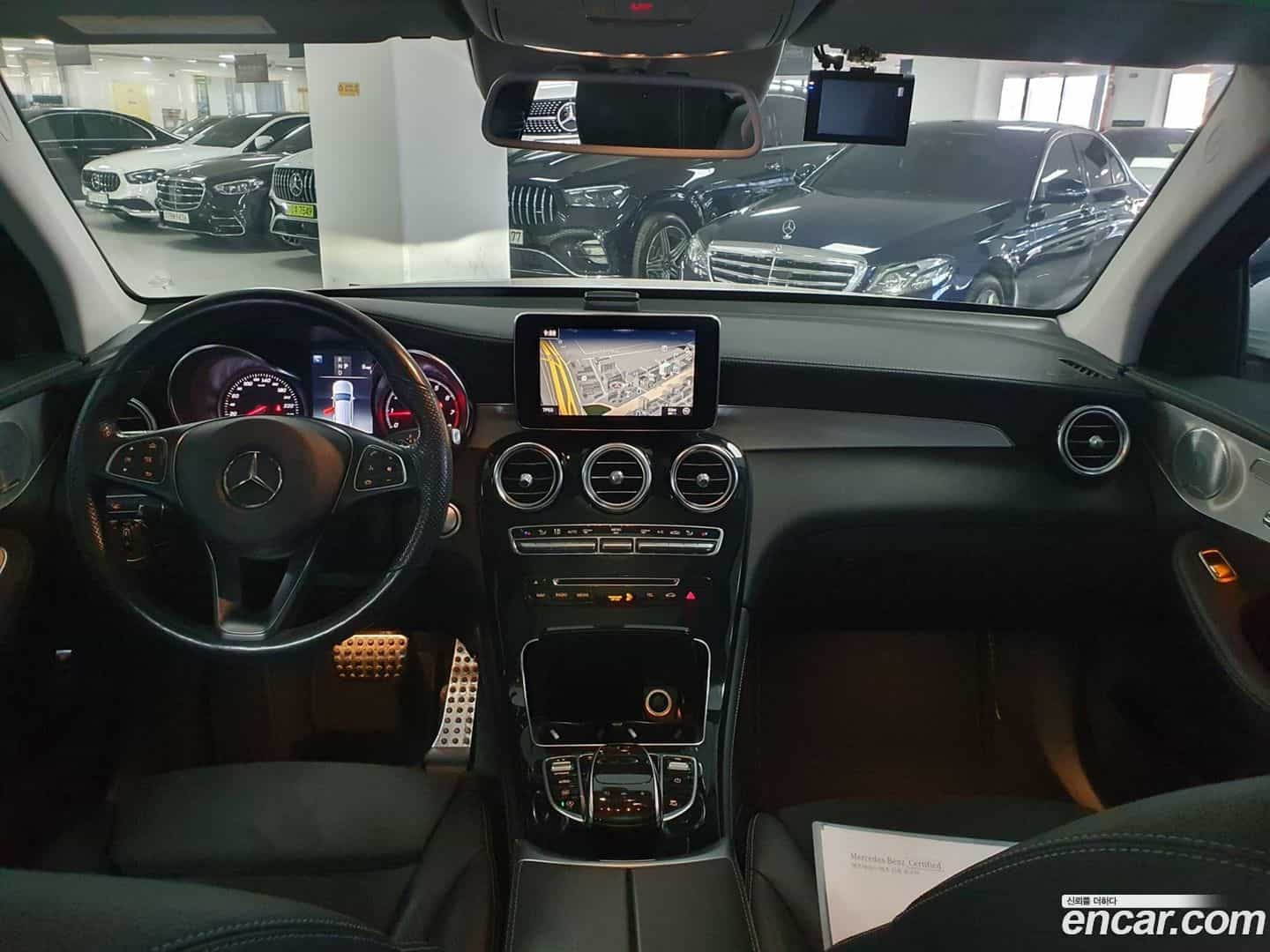 GLC-Class Mercedes-Benz 2019.10-INNER-007