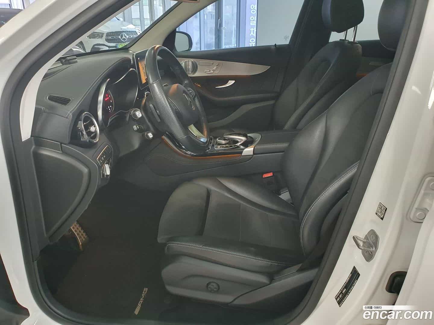 GLC-Class Mercedes-Benz 2019.10-OPTION-017