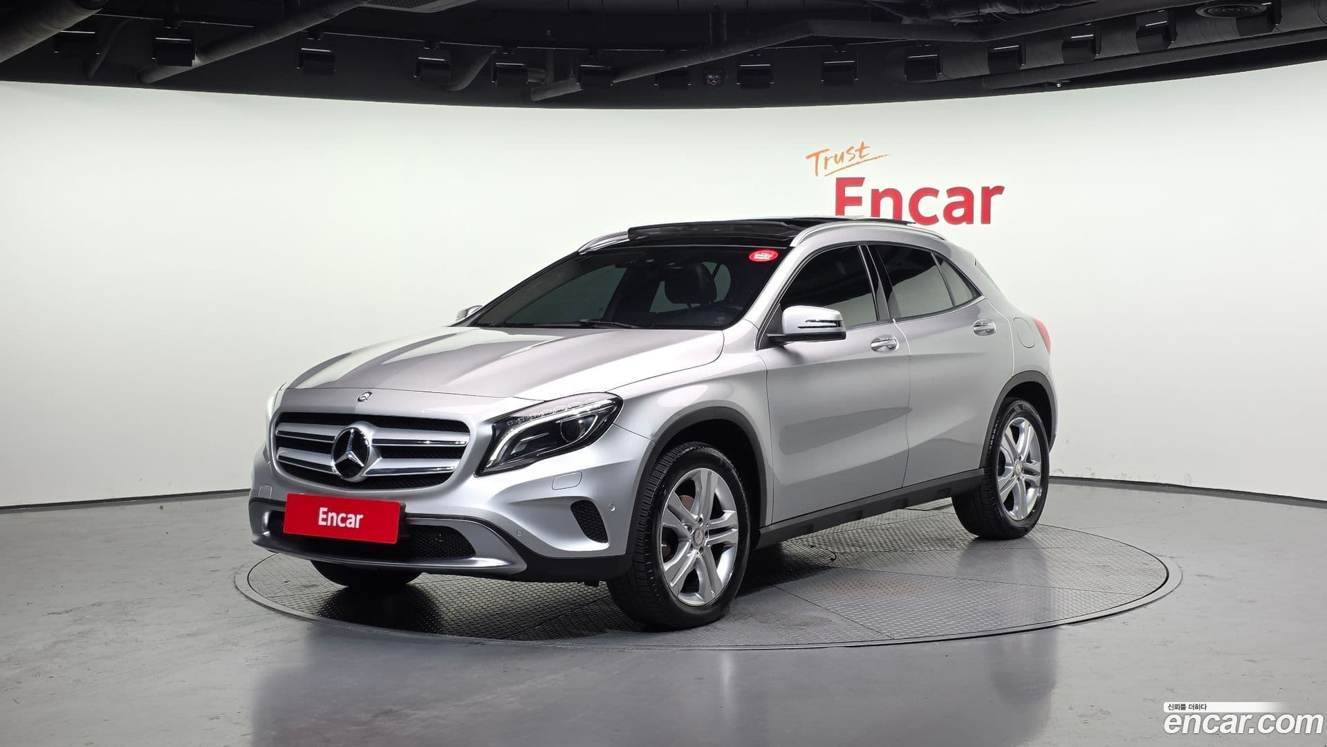 Main__Slider__Photo:GLA-Class Mercedes-Benz 2017.0-0