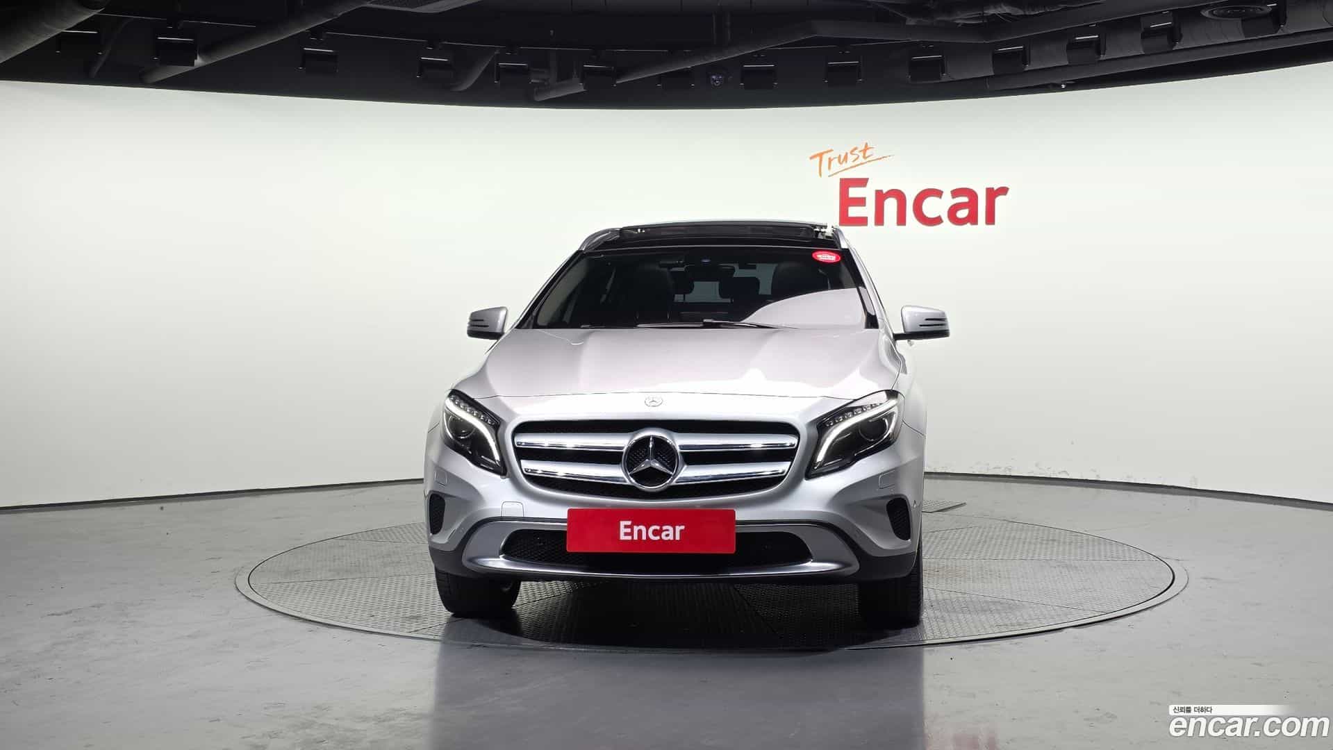 GLA-Class Mercedes-Benz 2017.0-OUTER-003