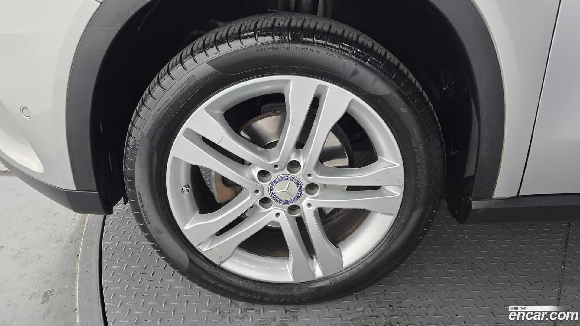 GLA-Class Mercedes-Benz 2017.0-OUTER-005