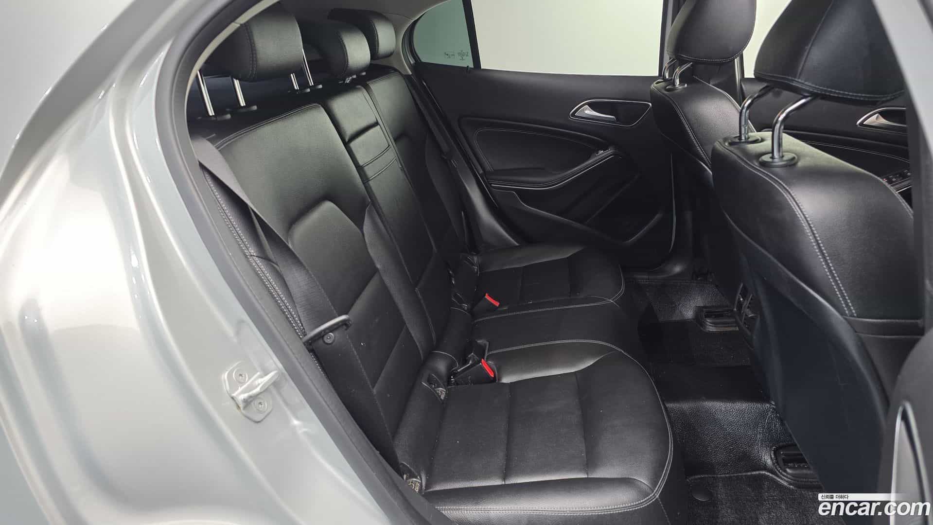 GLA-Class Mercedes-Benz 2017.0-OPTION-016