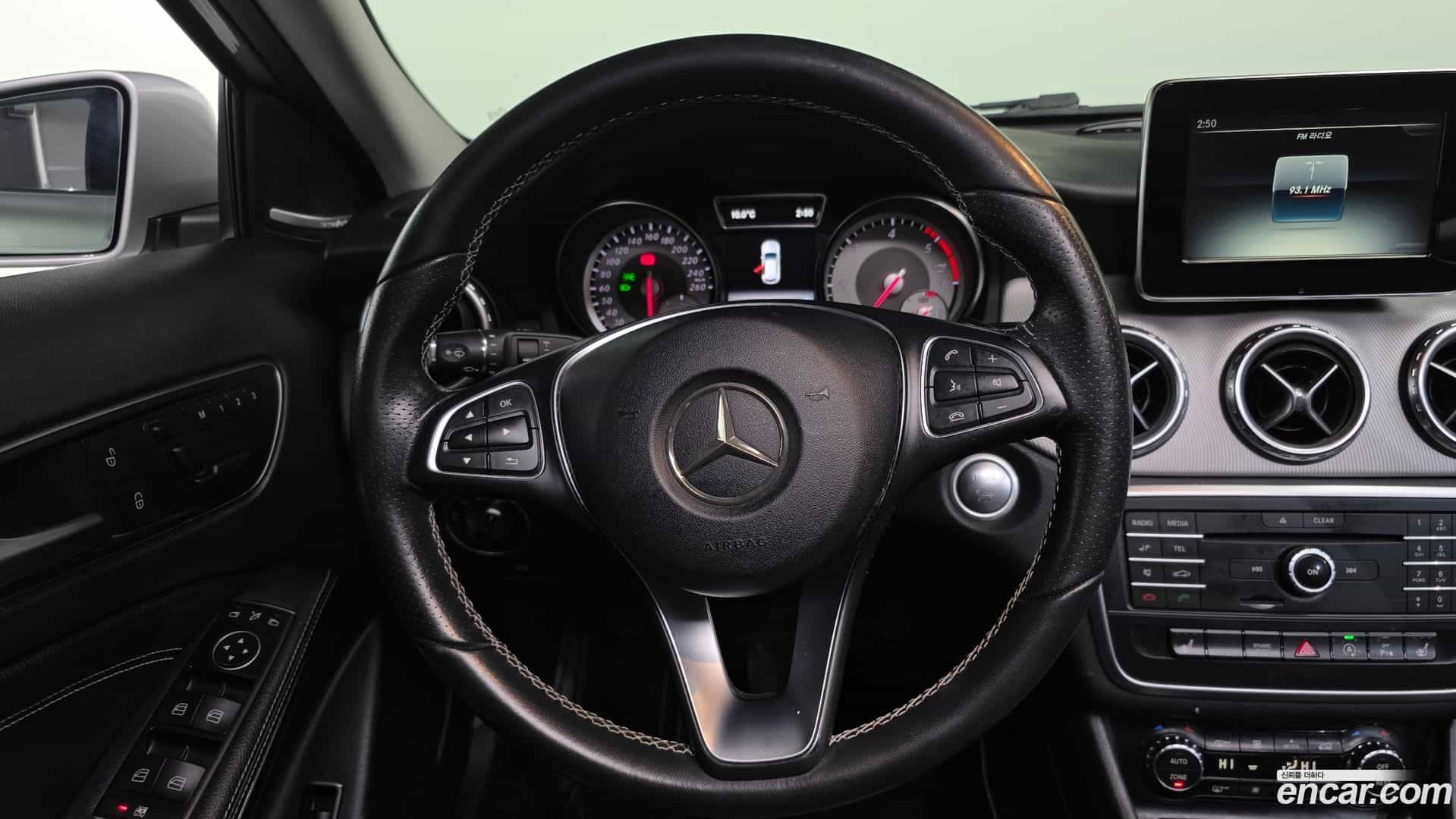 GLA-Class Mercedes-Benz 2017.0-OPTION-017