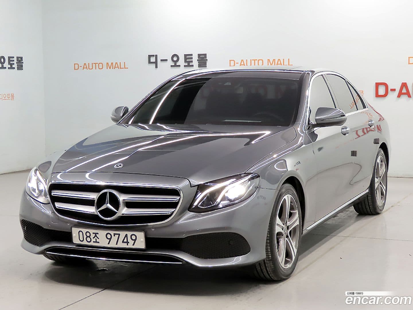 Main__Slider__Photo:E-Class Mercedes-Benz 2019.5-0