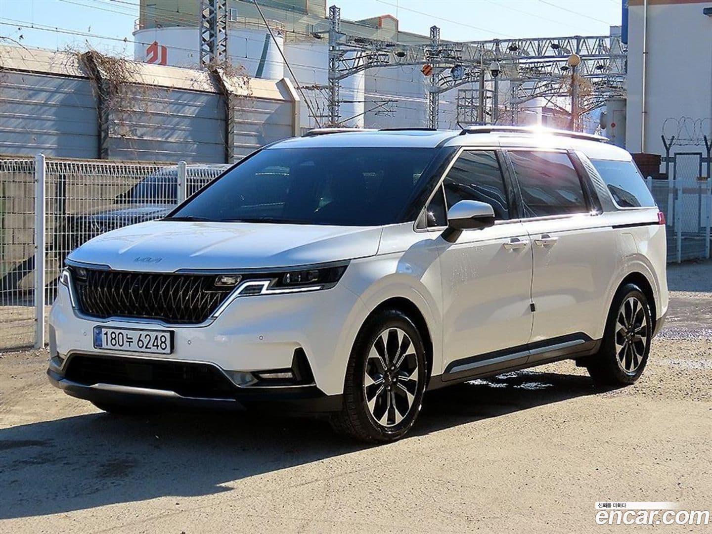 Main__Slider__Photo:Canival Kia 2023.7-0
