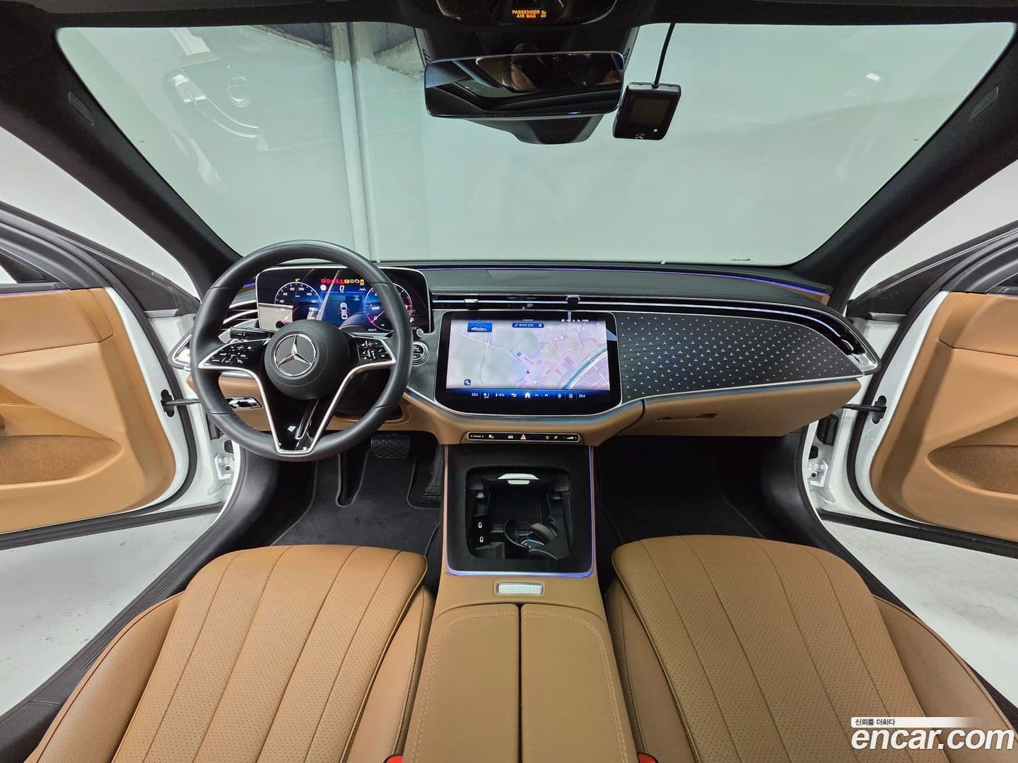 Main__Slider__Photo:E-Class Mercedes-Benz 2024.8-0