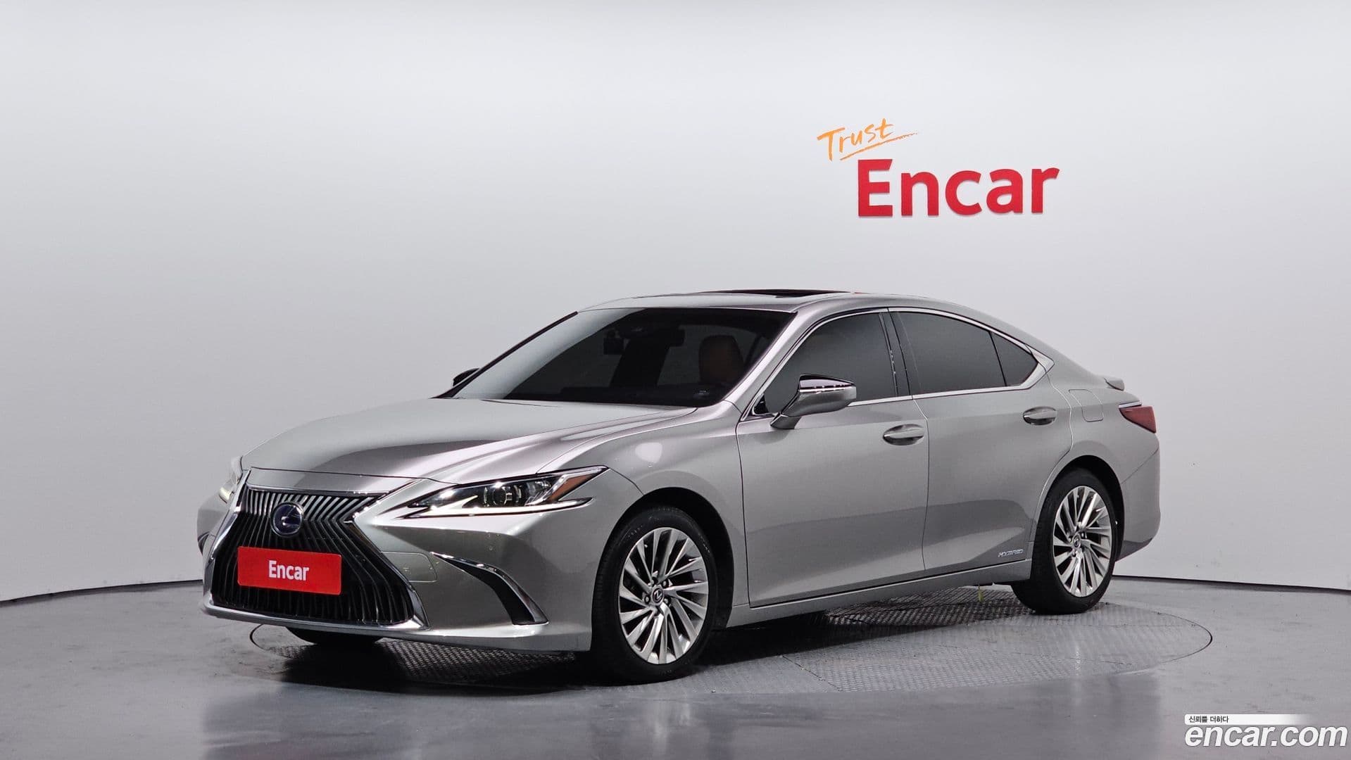 Main__Slider__Photo:ES Lexus 2018.10-0