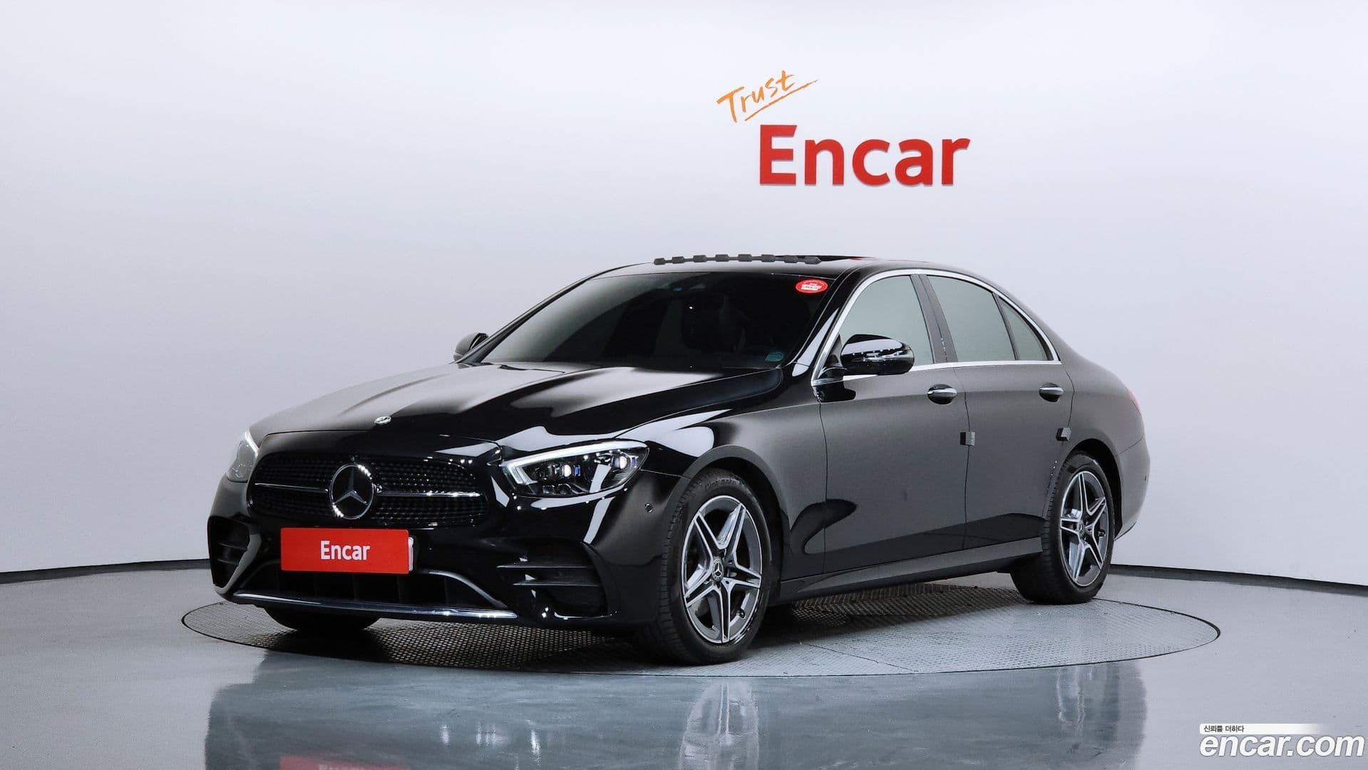 Main__Slider__Photo:E-Class Mercedes-Benz 2023.9-0