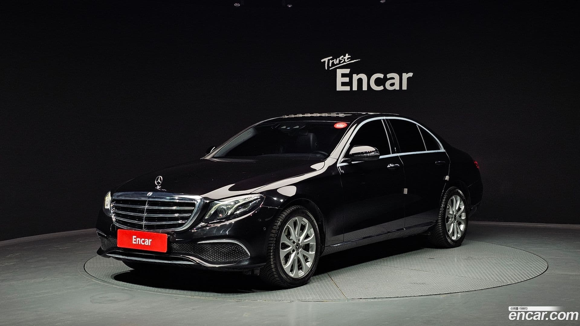Main__Slider__Photo:E-Class Mercedes-Benz 2018.3-0