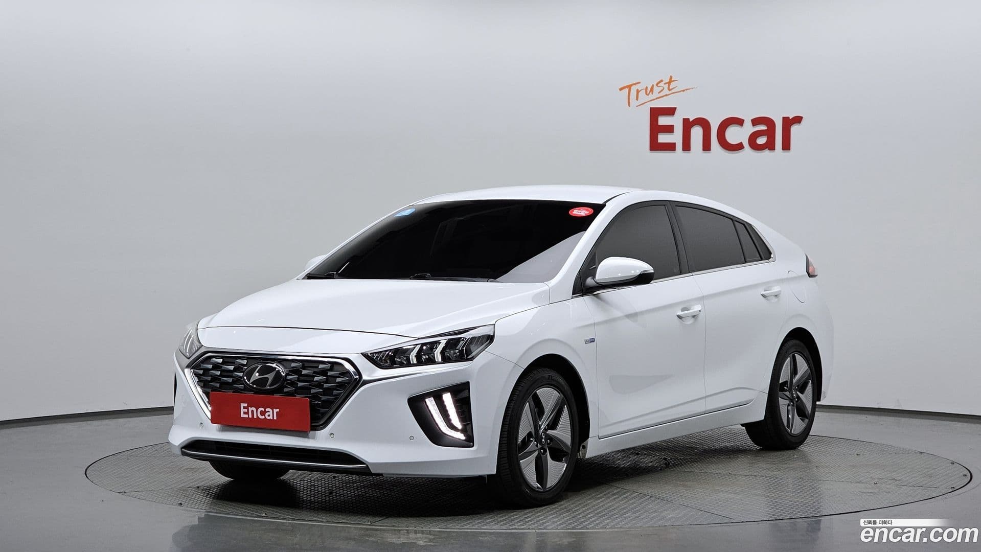 Main__Slider__Photo:Ioniq Hyundai 2019.4-0
