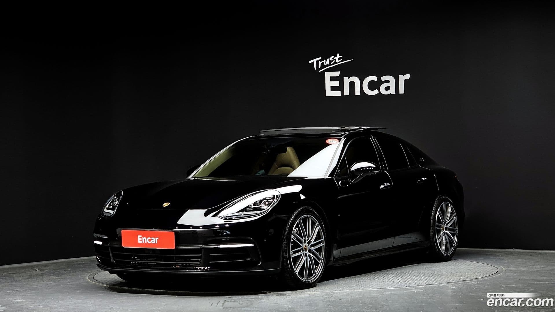 Main__Slider__Photo:Panamera Porsche 2018.0-0